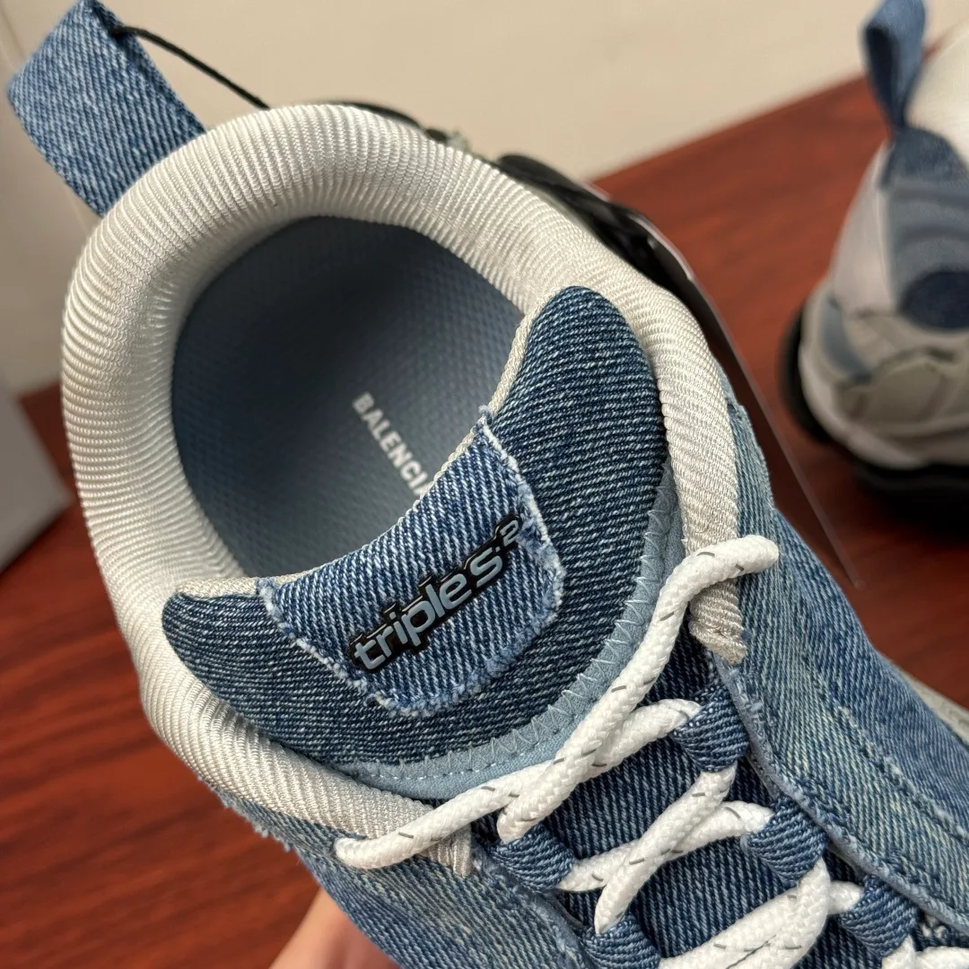 Кроссовки Женские Balenciaga 18230795