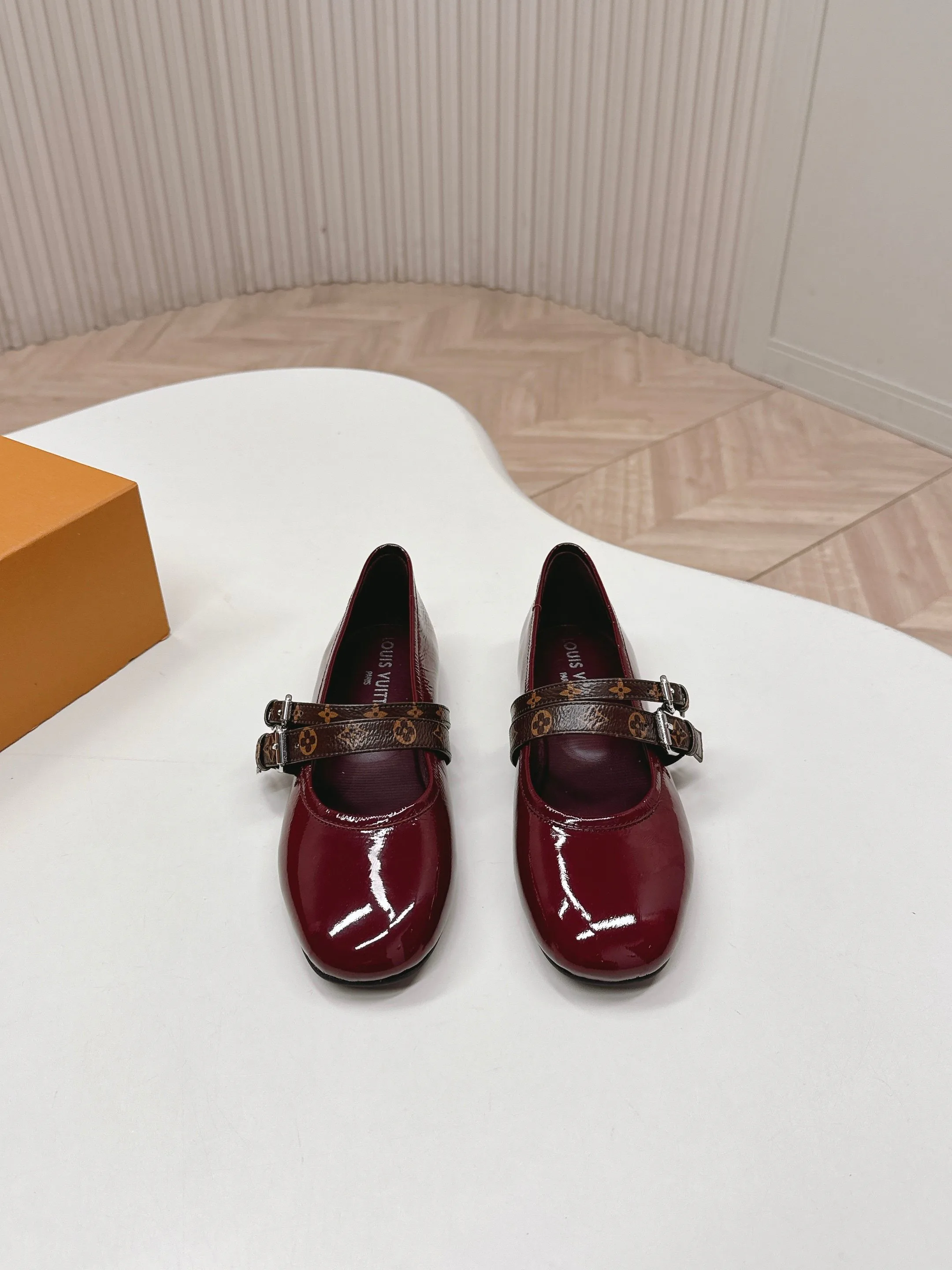 Туфли Женские Louis Vuitton 13553648