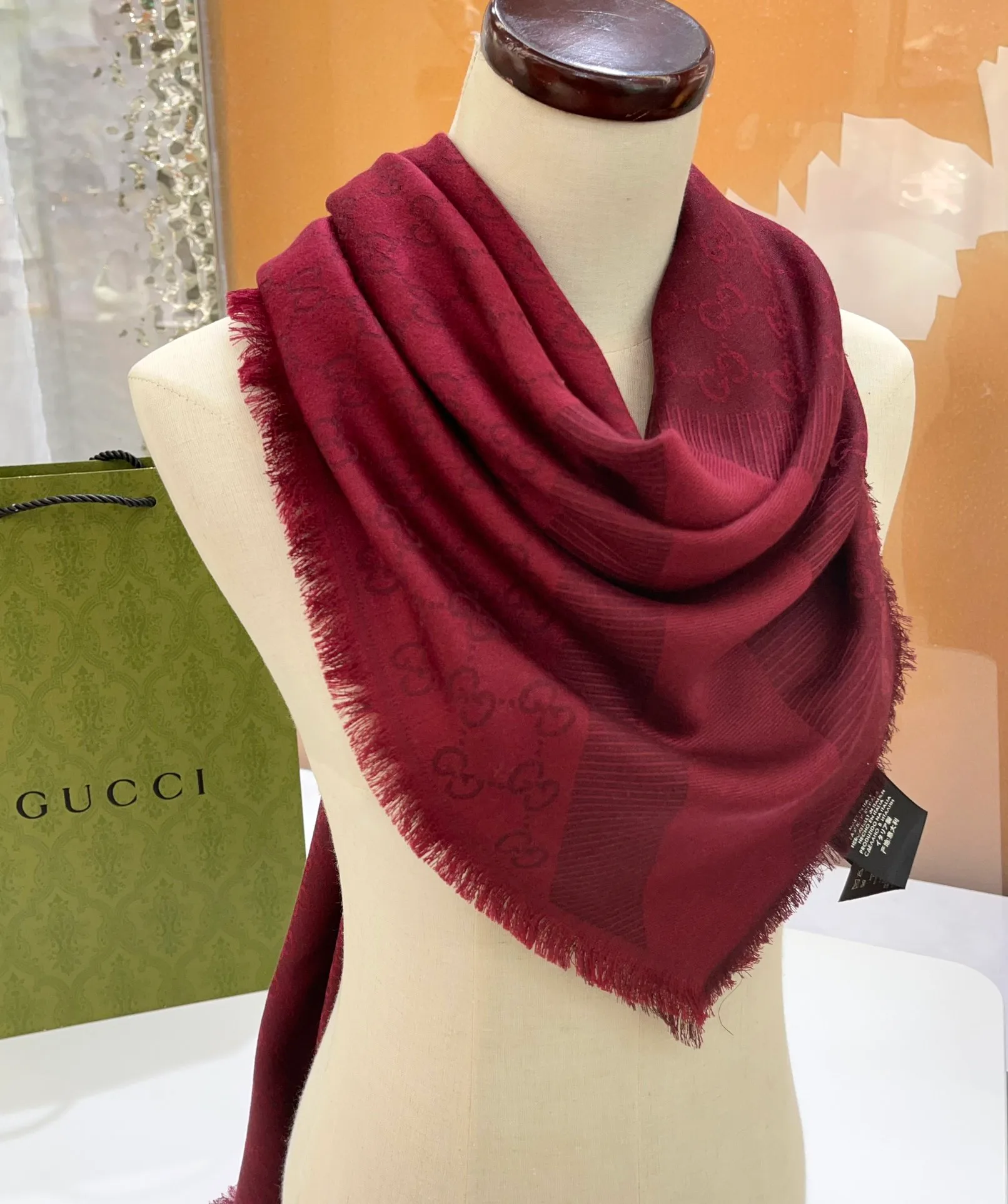 Шарфы Gucci 2536170