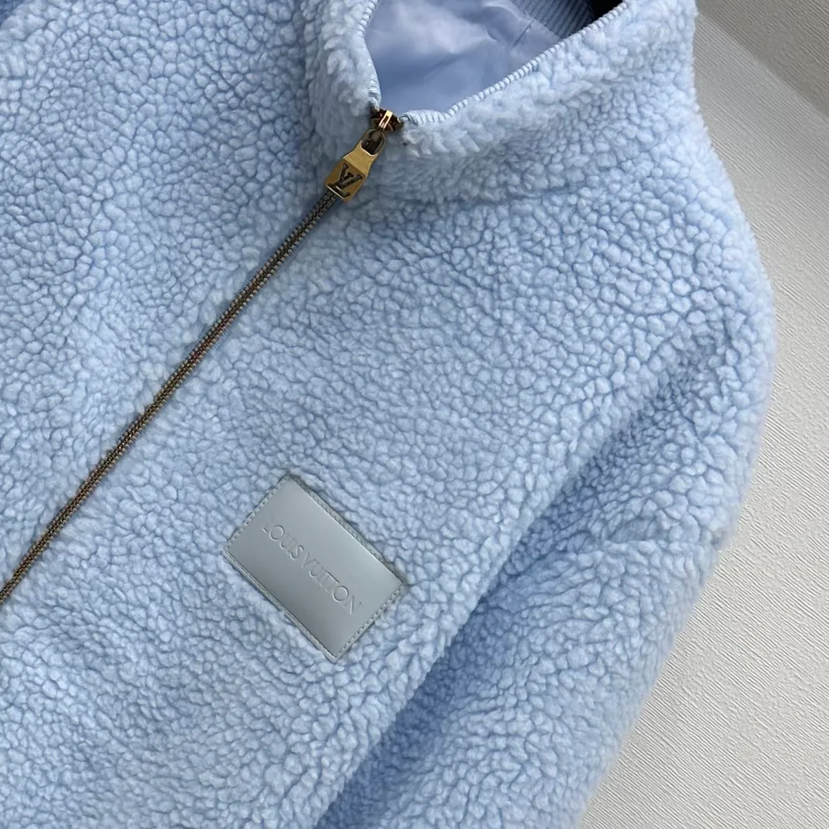 Куртки И Пуховики Женские Louis Vuitton 19167818