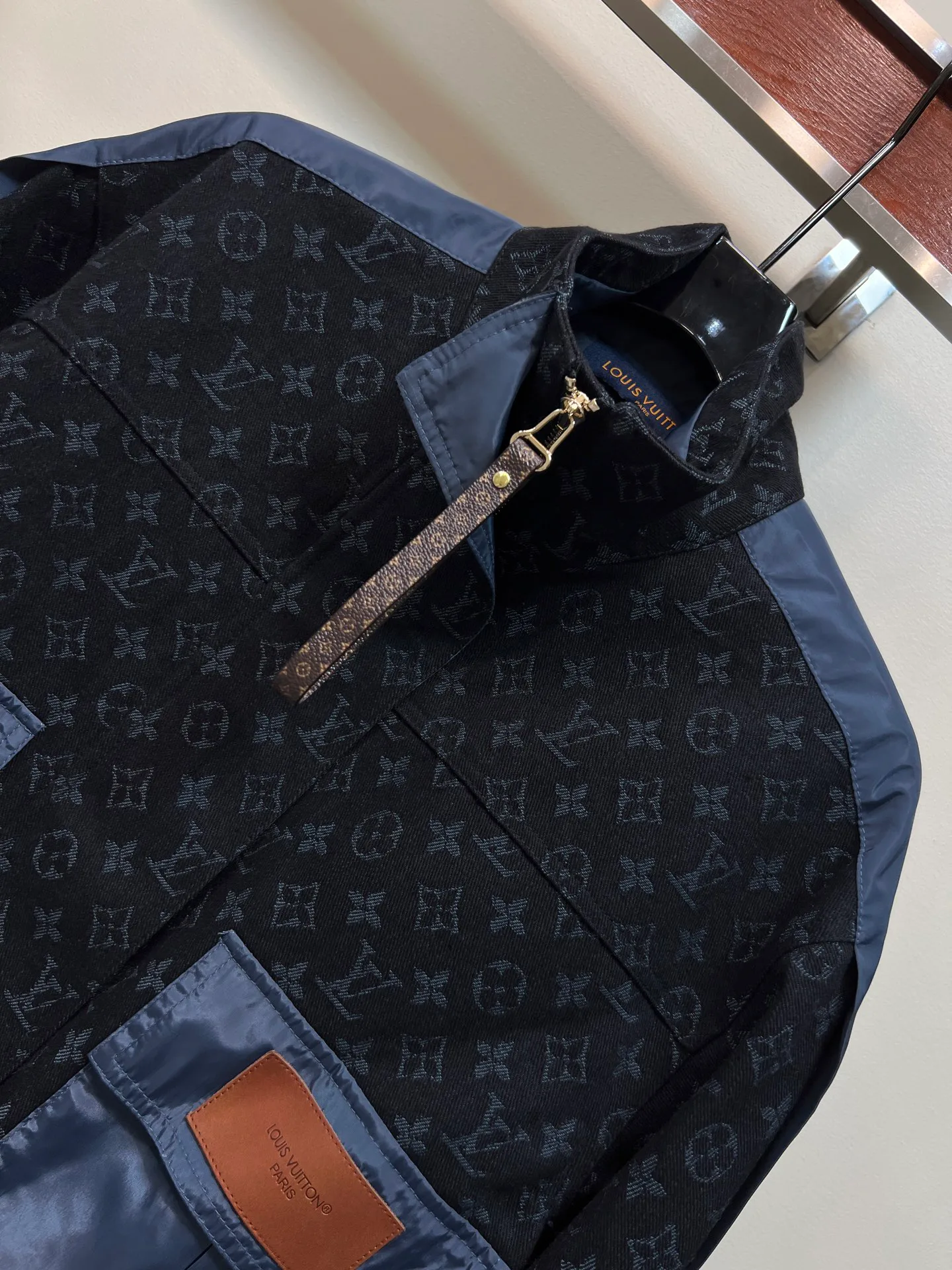 Куртки И Пуховики Женские Louis Vuitton 18408135