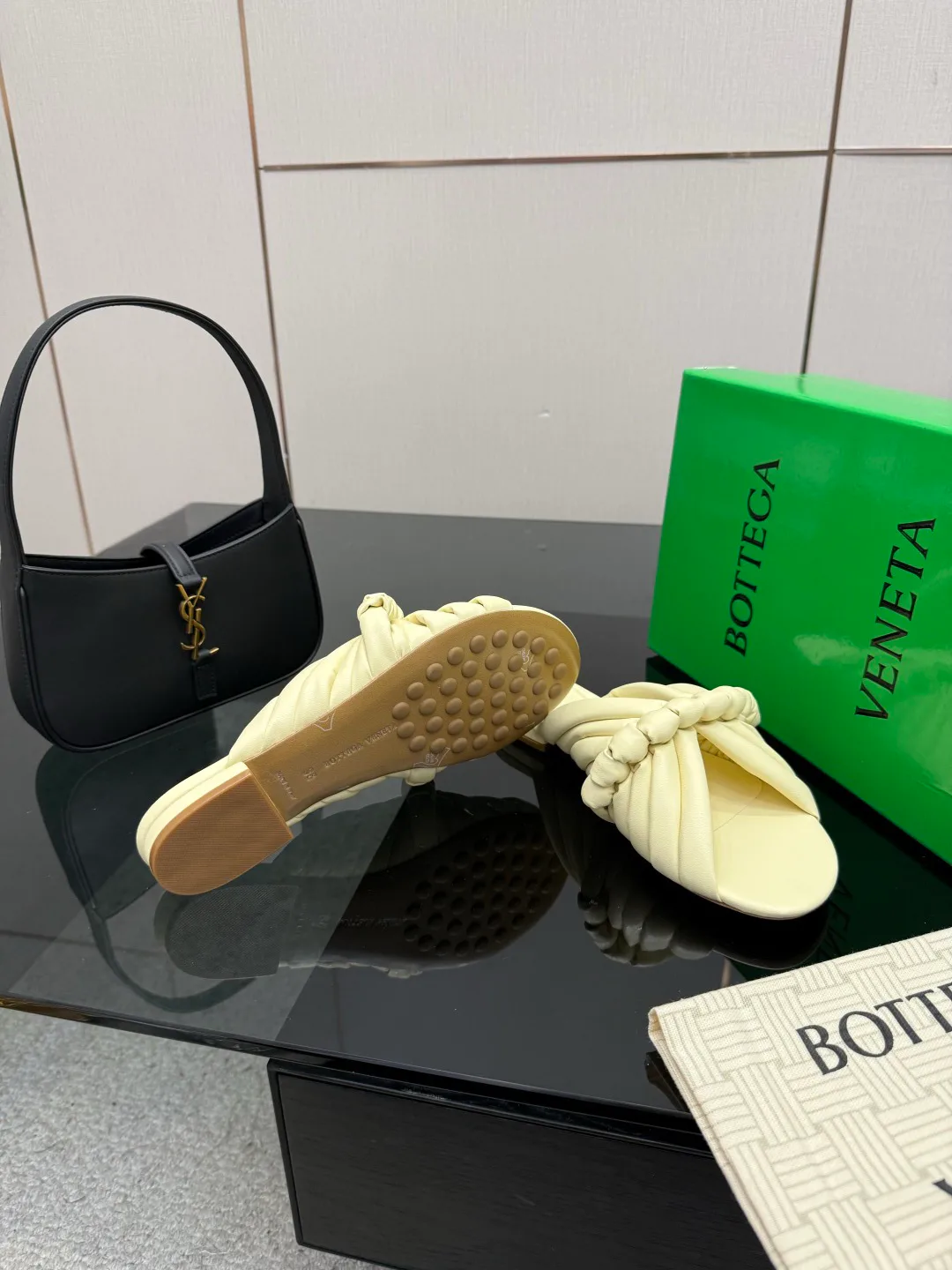 Шлепанцы Женские Bottega Veneta 9632685