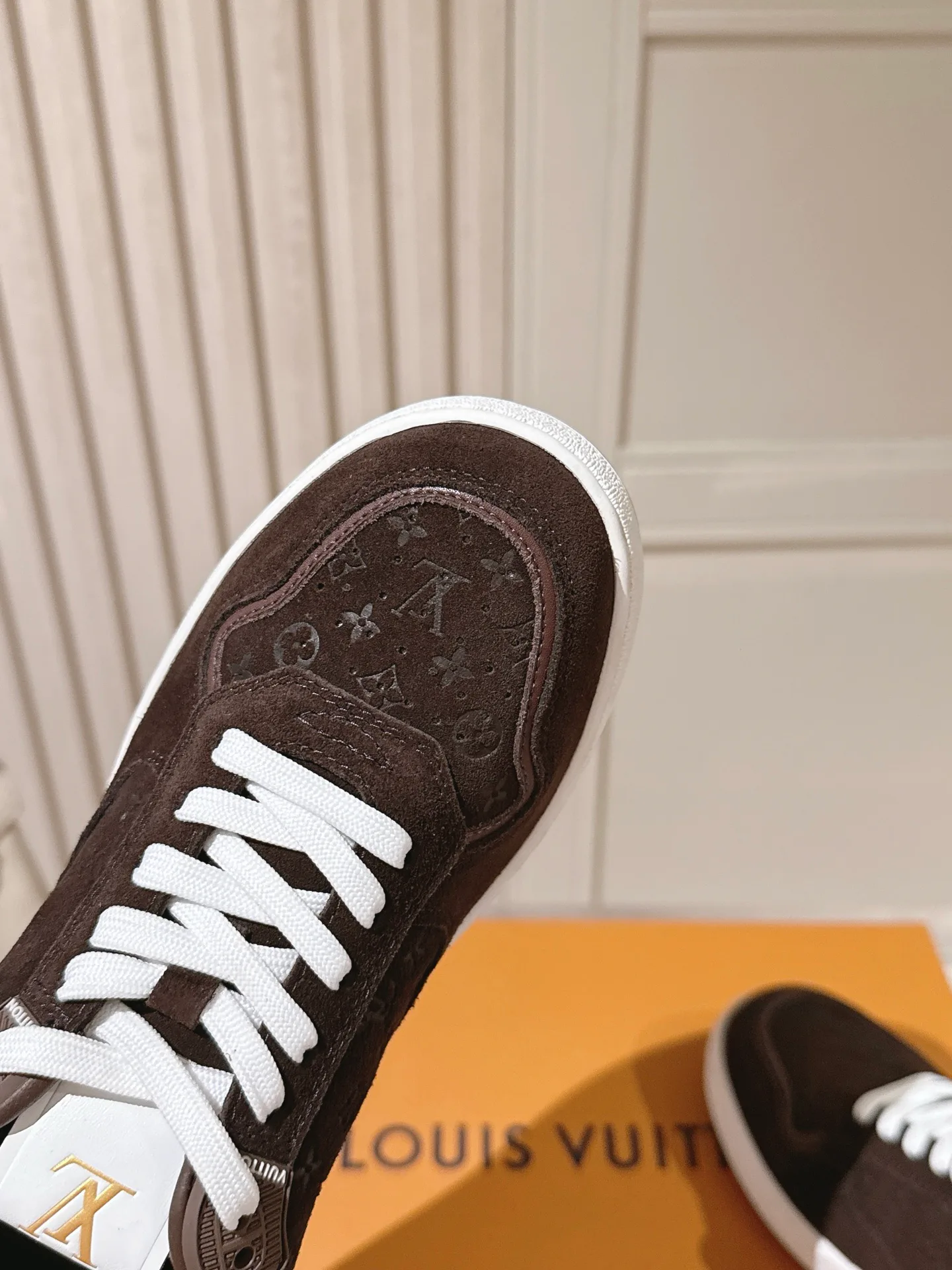 Кроссовки Женские Louis Vuitton 18260223