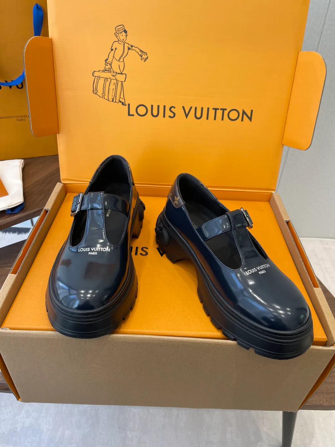 Туфли Женские Louis Vuitton 1401154