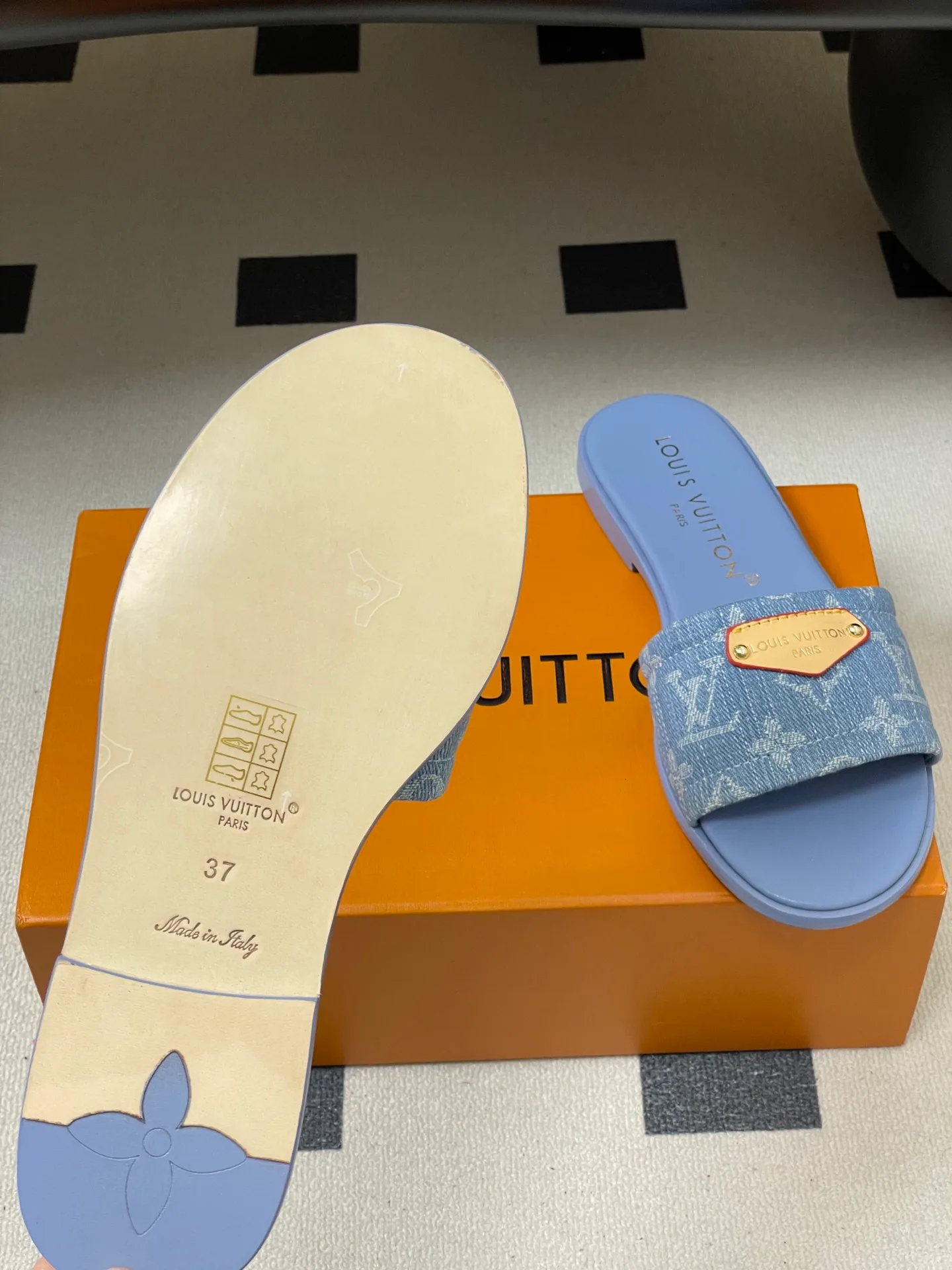 Шлепанцы Женские Louis Vuitton 3361694