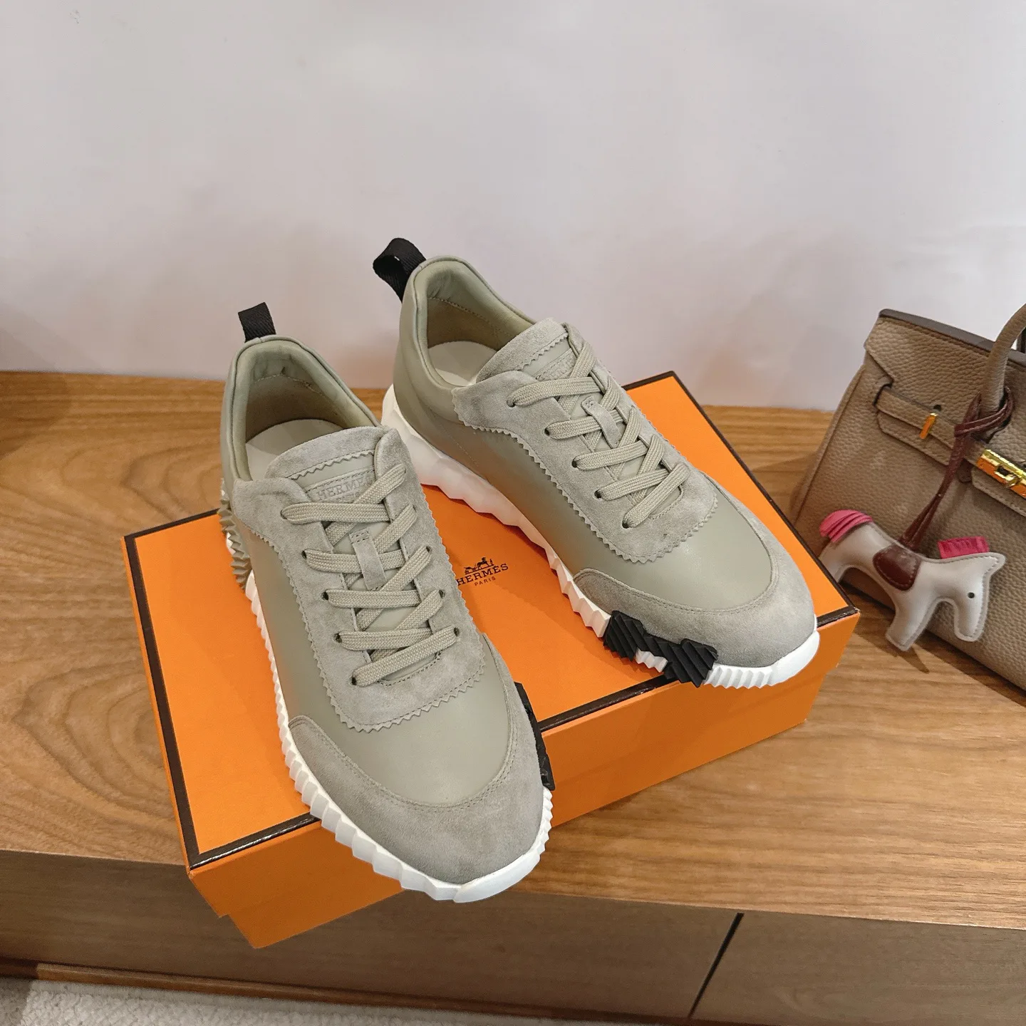 Кроссовки Женские Hermes 18729672