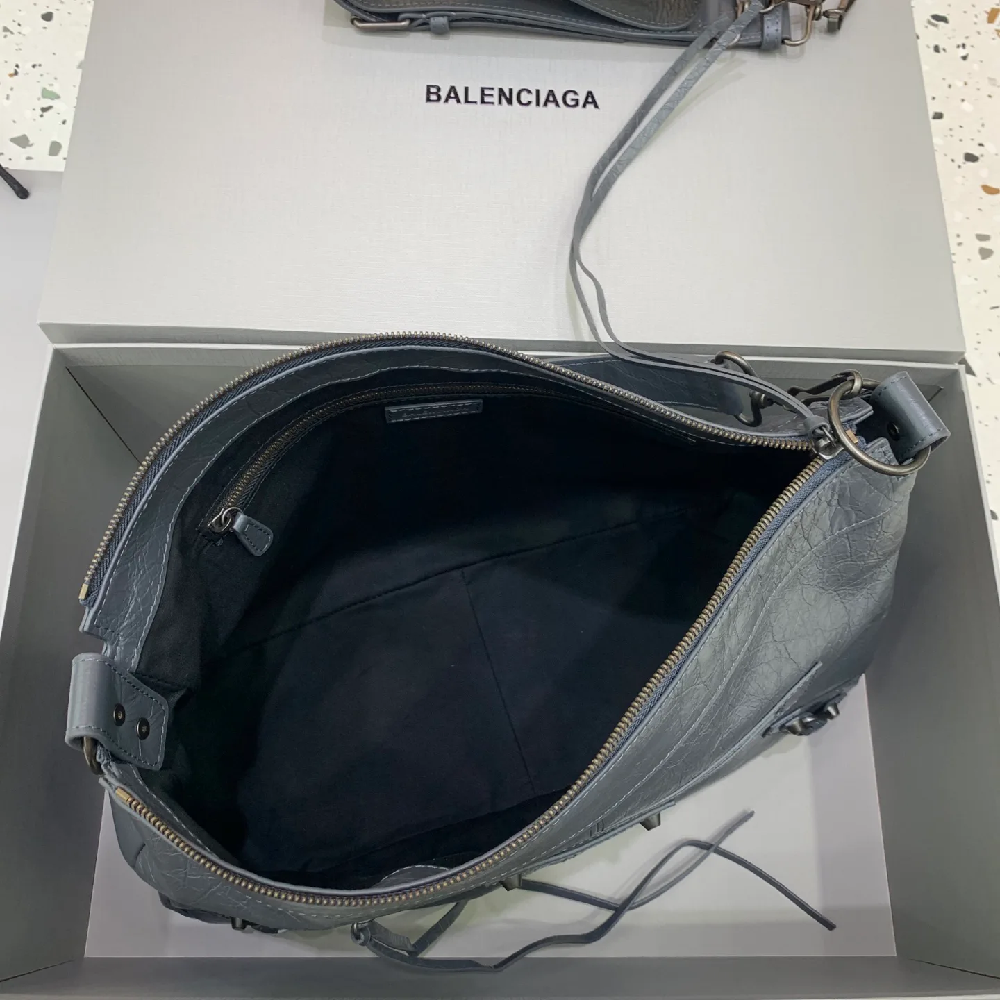 Сумки На Ремне Женские Balenciaga 13427261