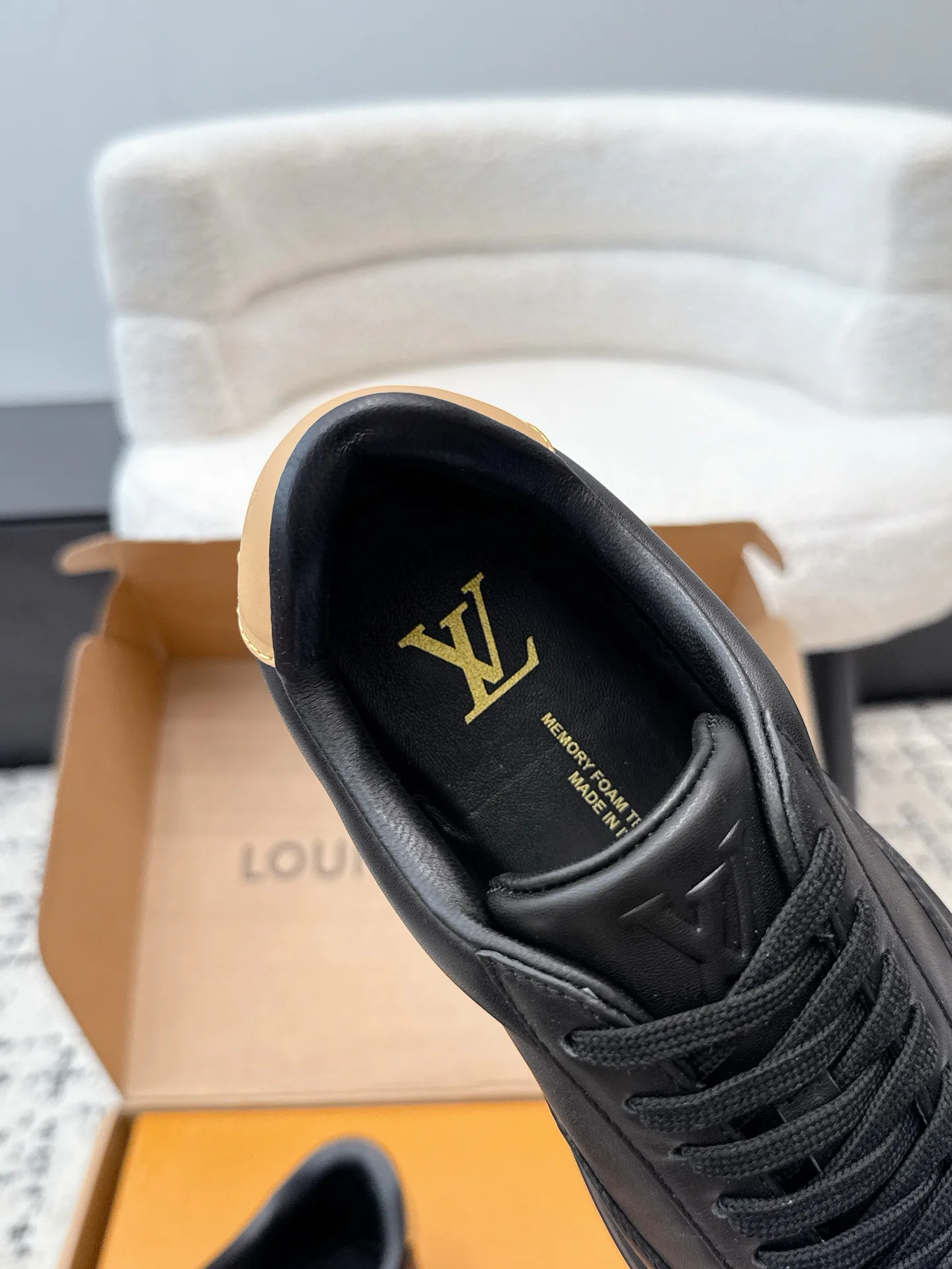 Кроссовки Женские Louis Vuitton 17615666