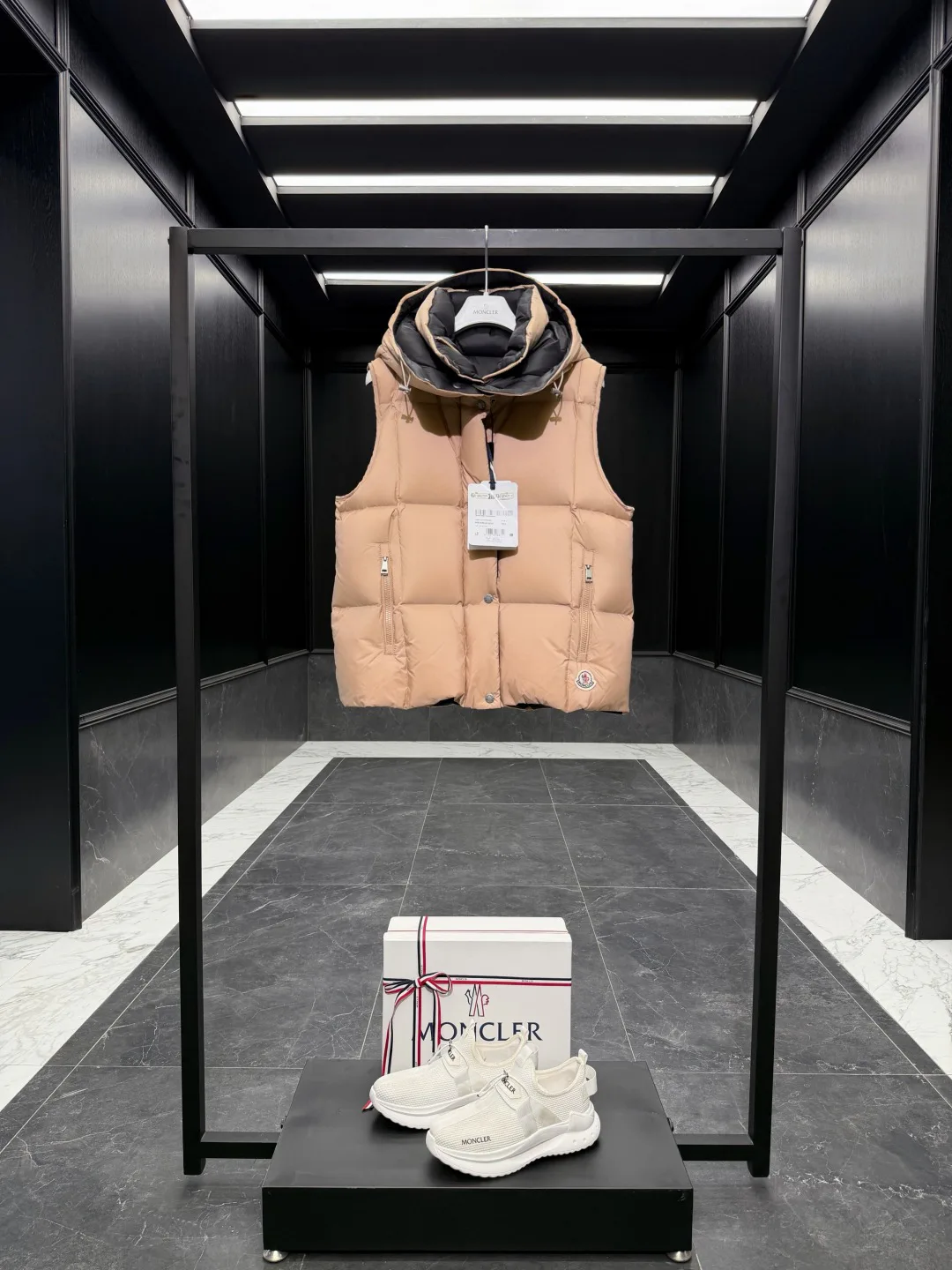 Жилеты Женские Moncler 18761331