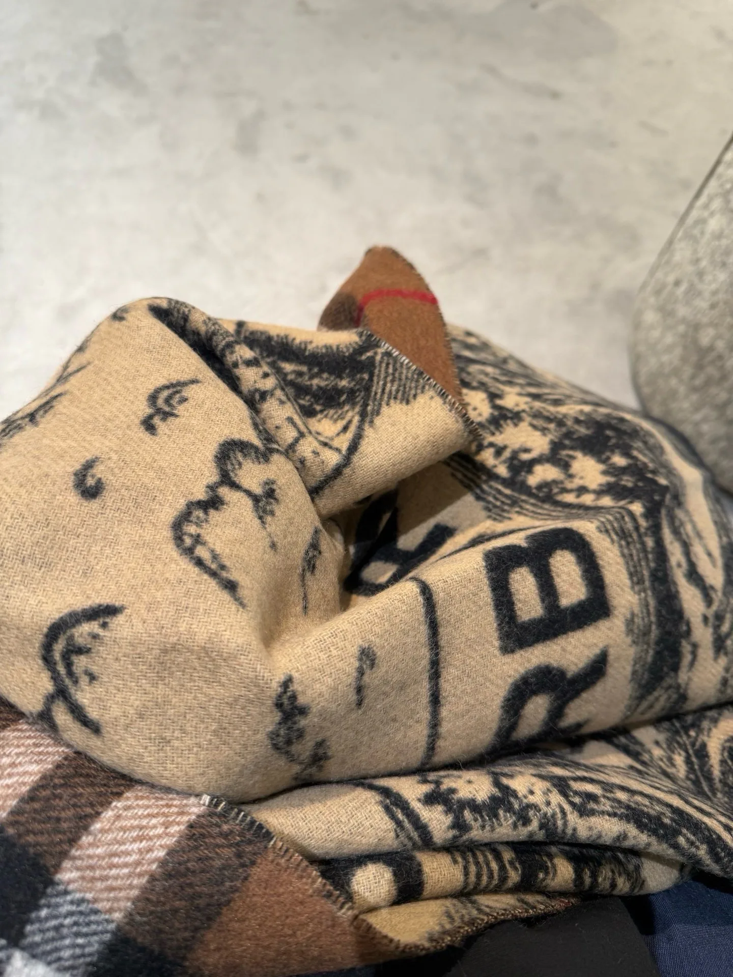 Шарфы Burberry 17448566