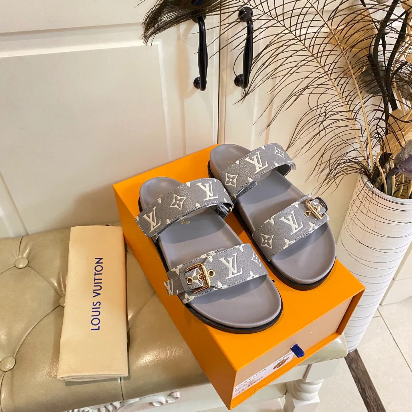 Шлепанцы Женские Louis Vuitton 25012