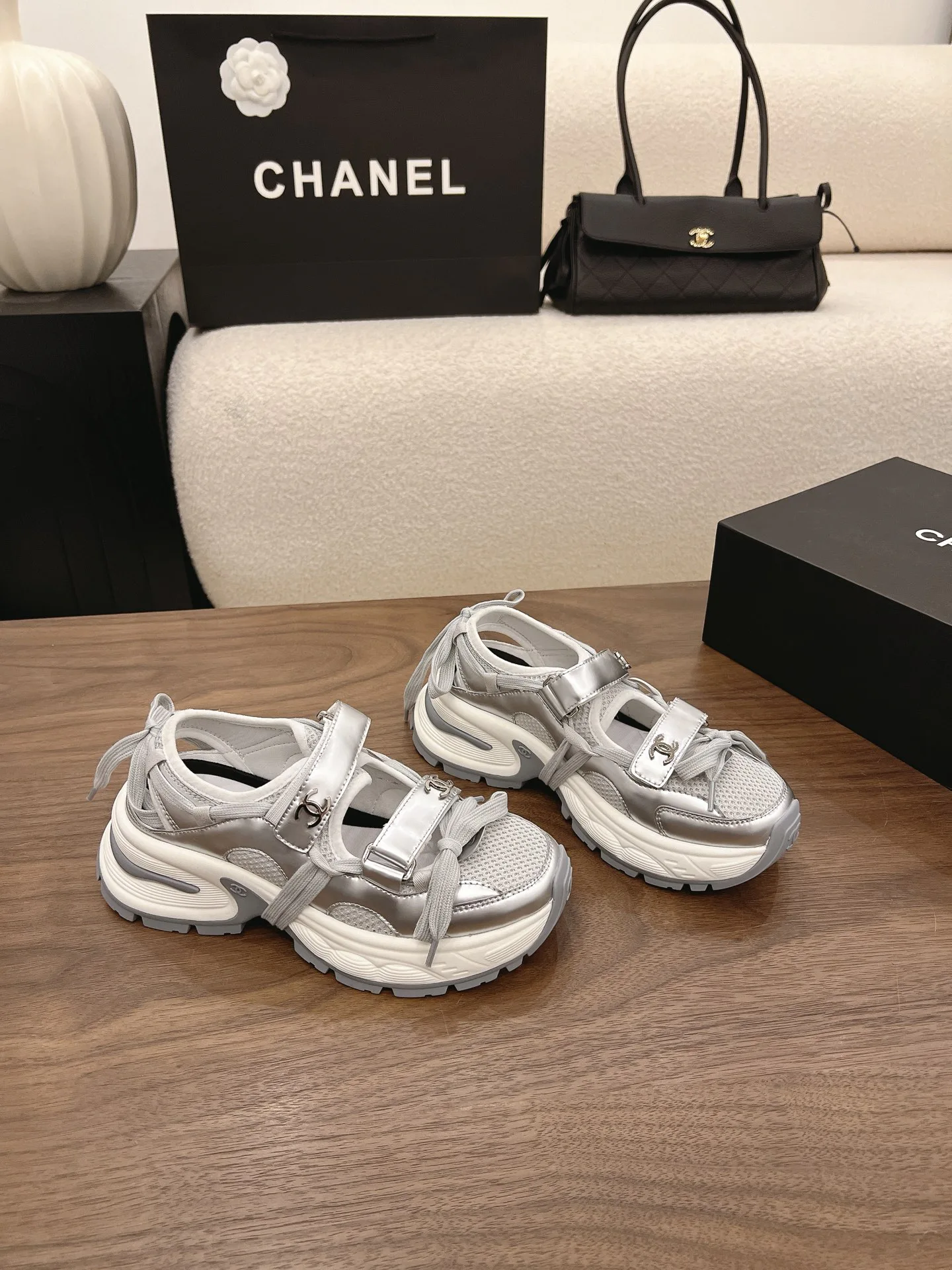Кроссовки Женские Chanel 17077256