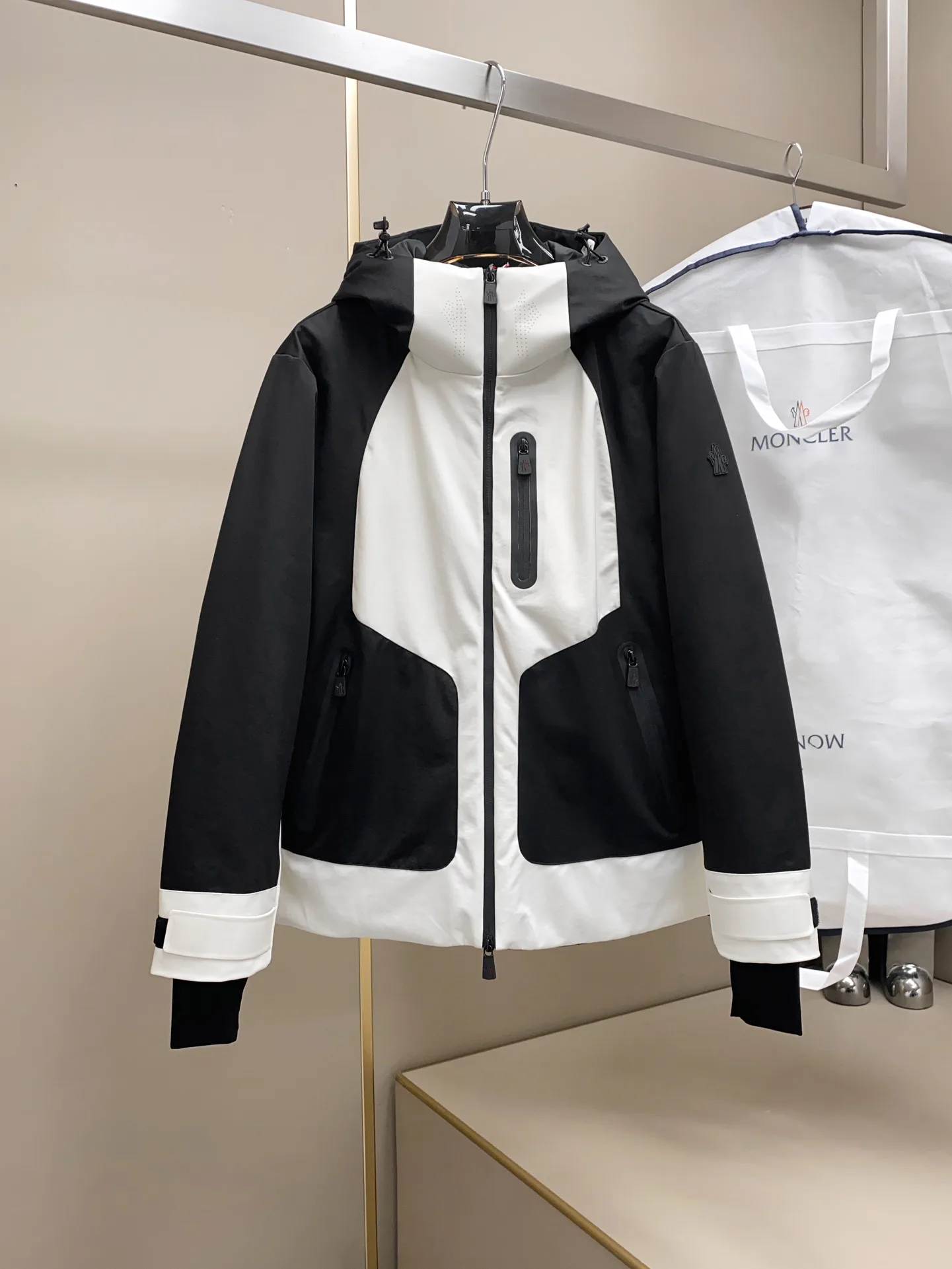 Куртки И Пуховики Мужские Moncler 799710