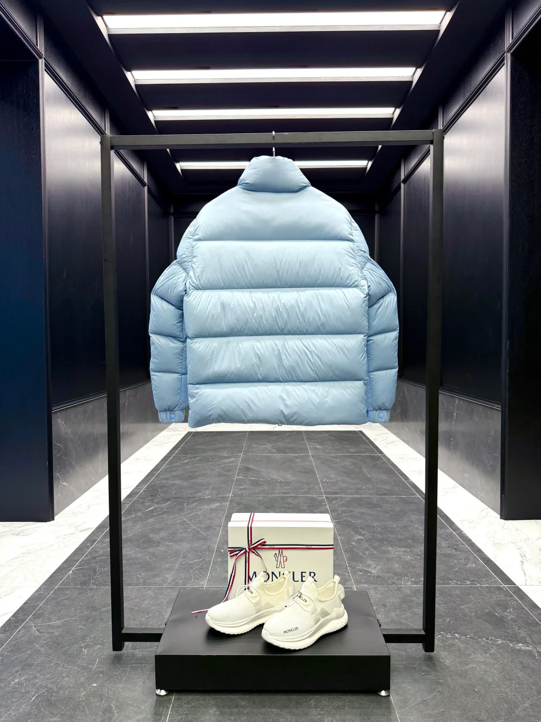 Куртки И Пуховики Мужские Moncler 17918145