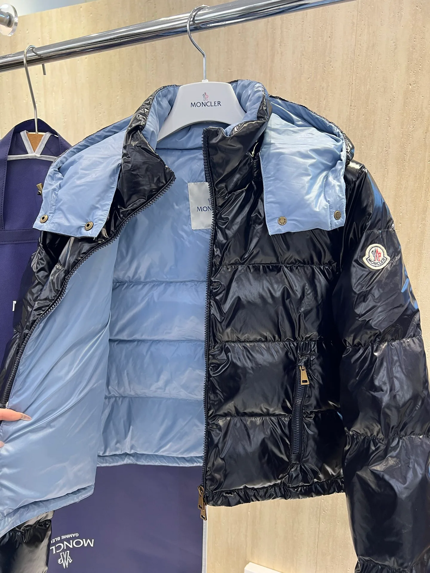 Куртки И Пуховики Мужские Moncler 18231182