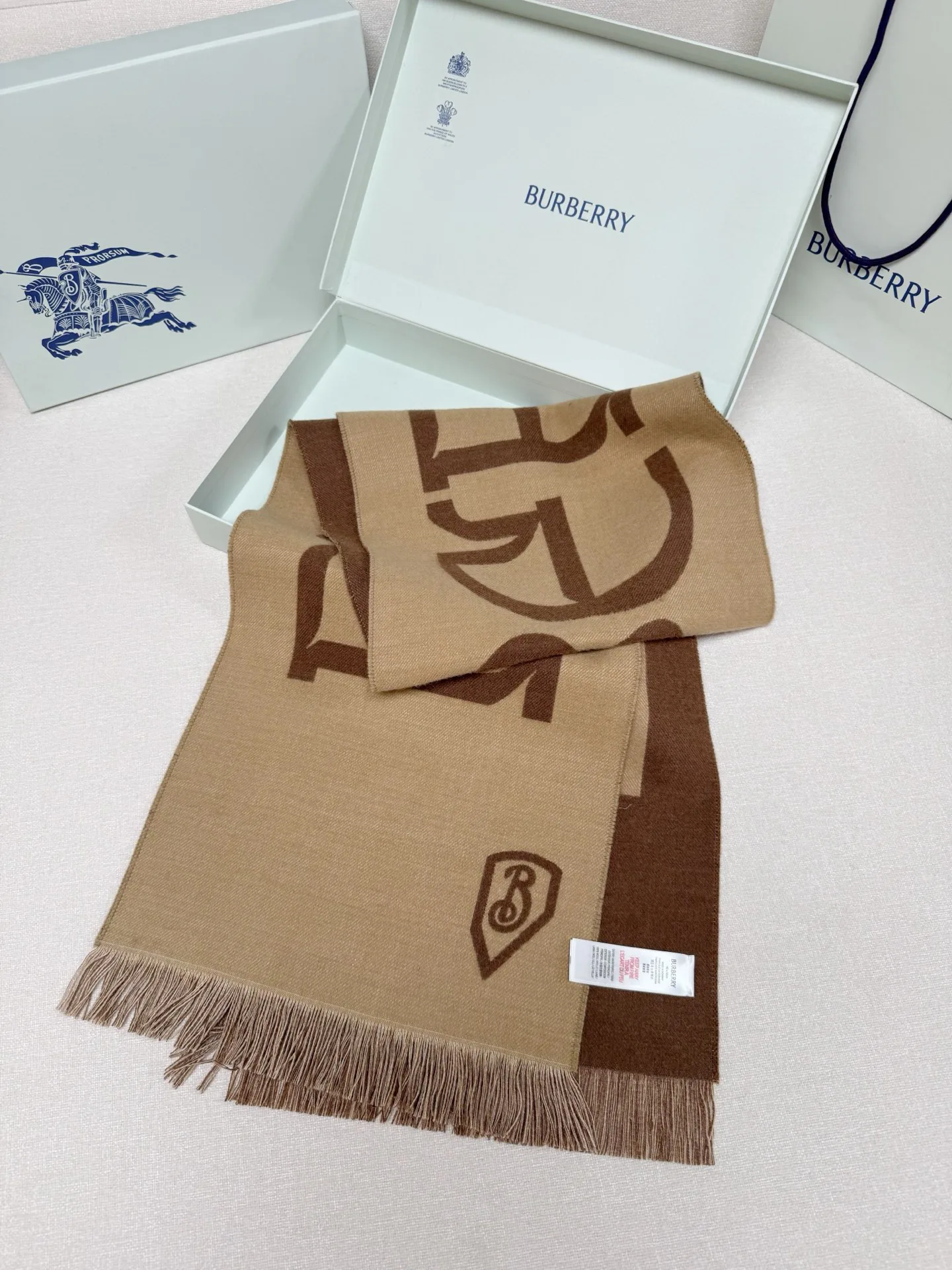 Шарфы Burberry 848593
