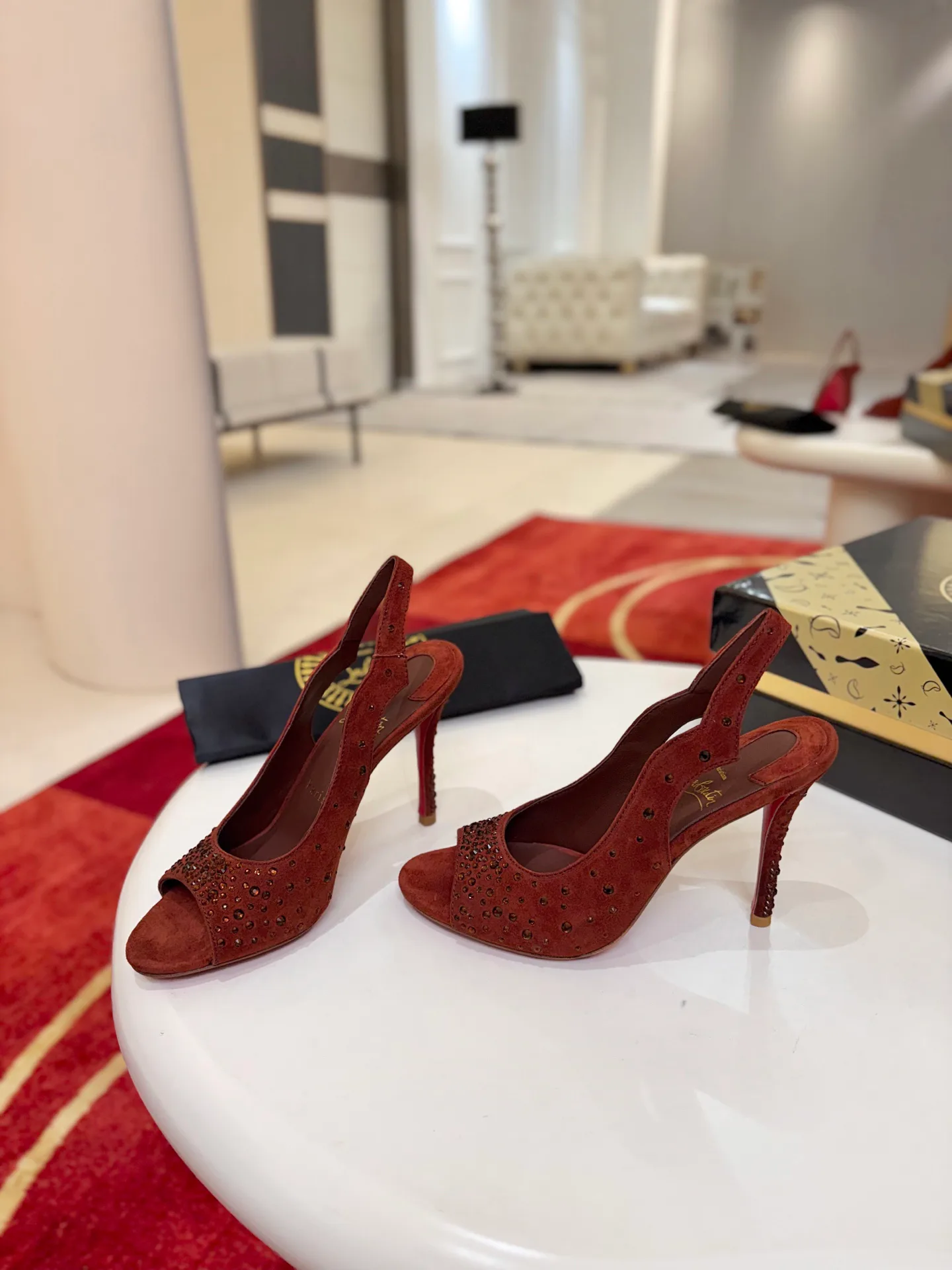 Босоножки Женские Christian Louboutin 18821548