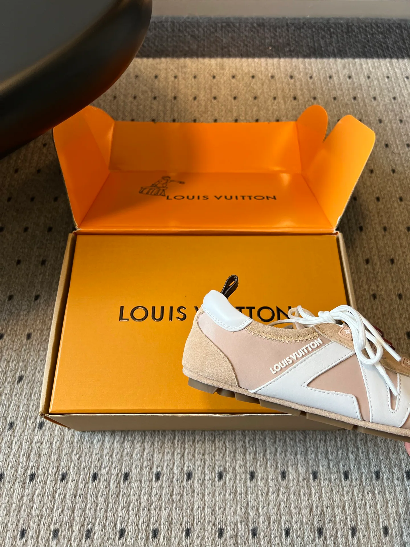 Кроссовки Женские Louis Vuitton 14120281