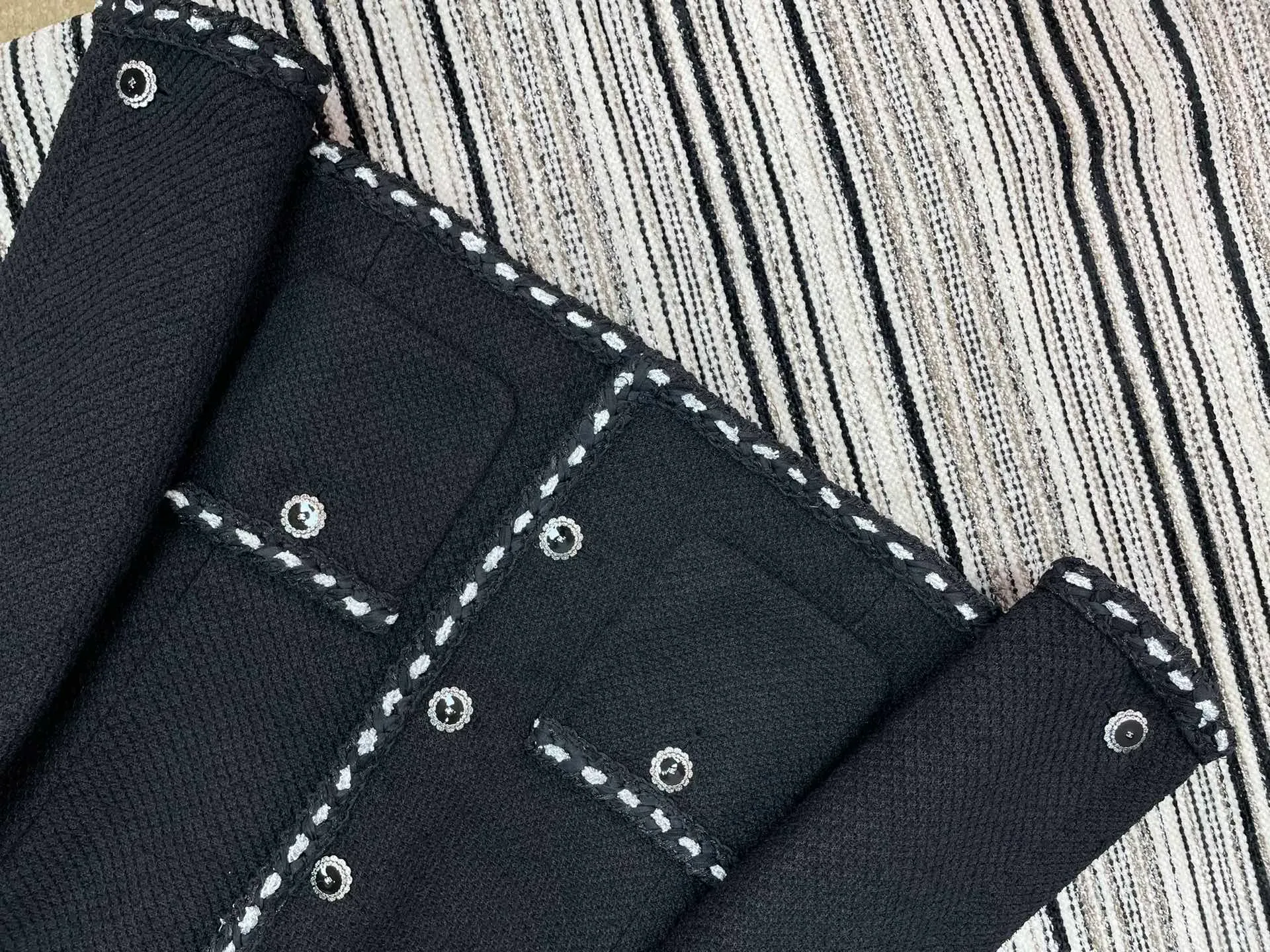 Куртки И Пуховики Женские Chanel 1023966