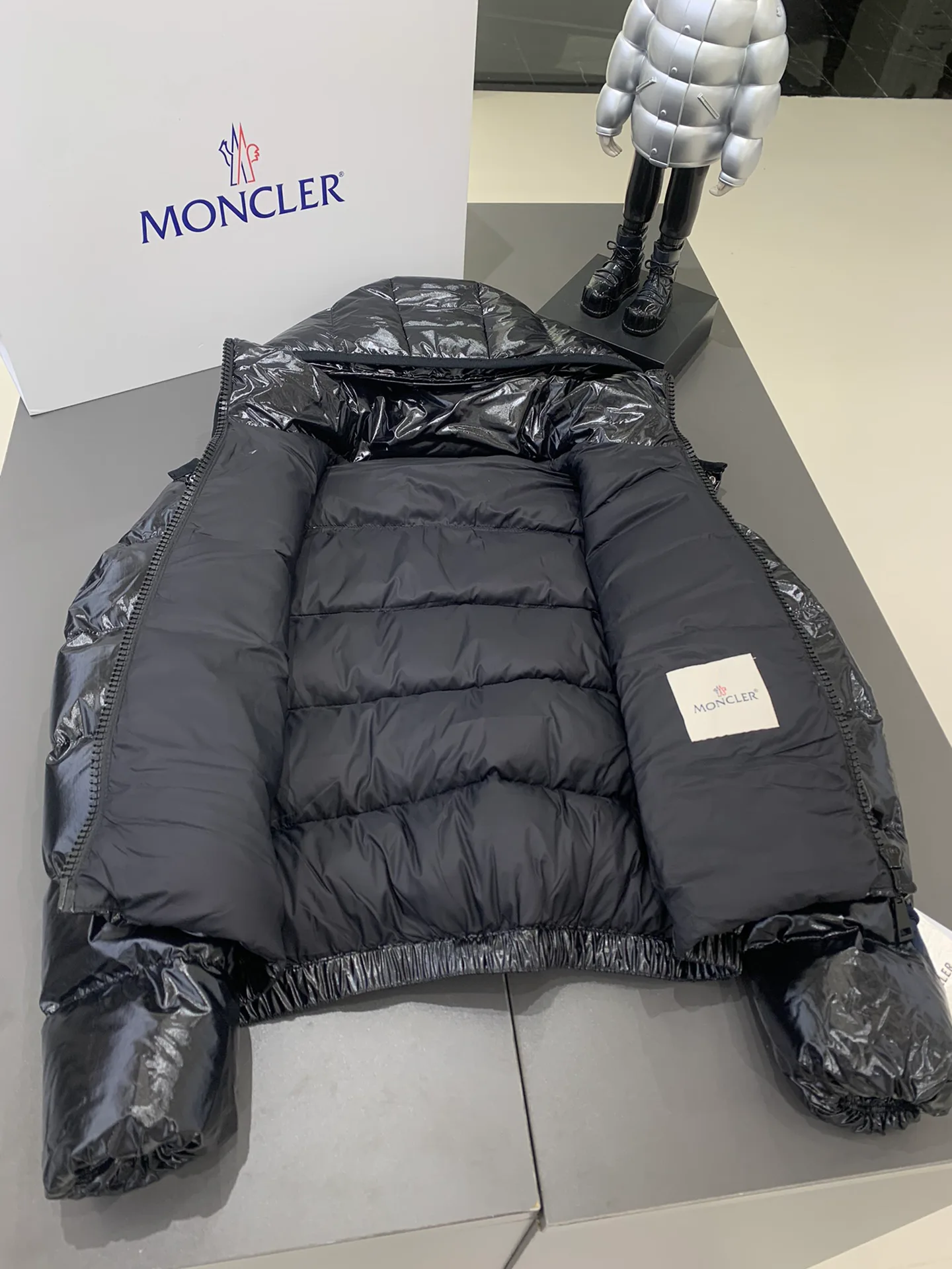 Куртки И Пуховики Женские Moncler 6134