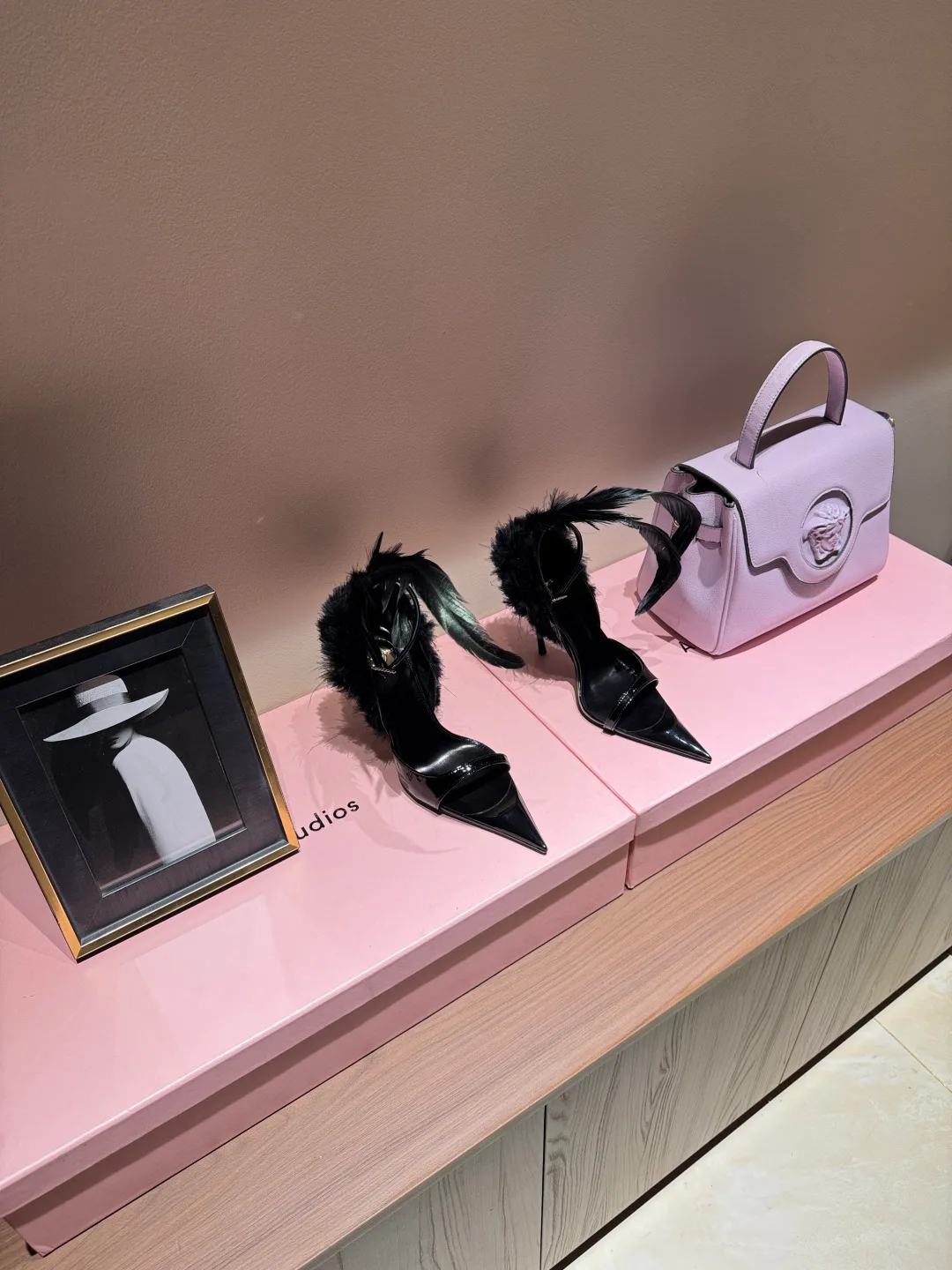 Босоножки Женские Saint Laurent 5737612