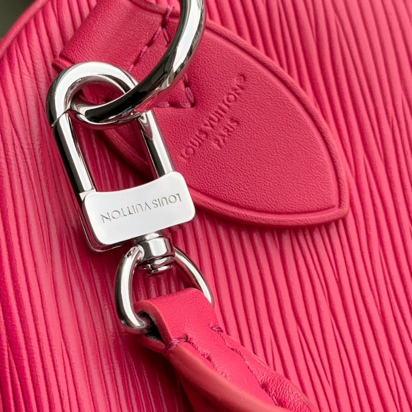 Классические Сумки Женские Louis Vuitton 18147548