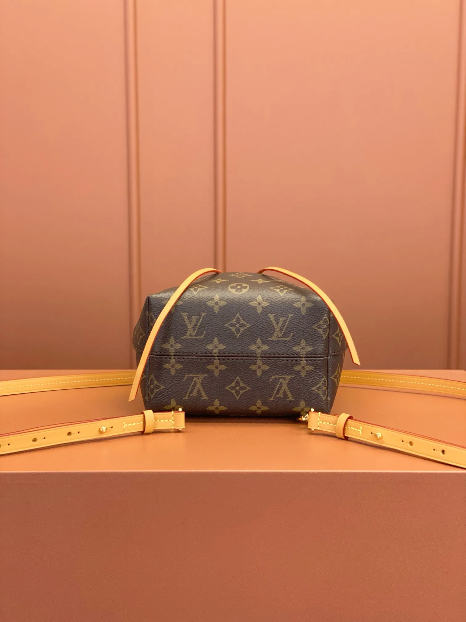 Рюкзаки Женские Louis Vuitton 18260499