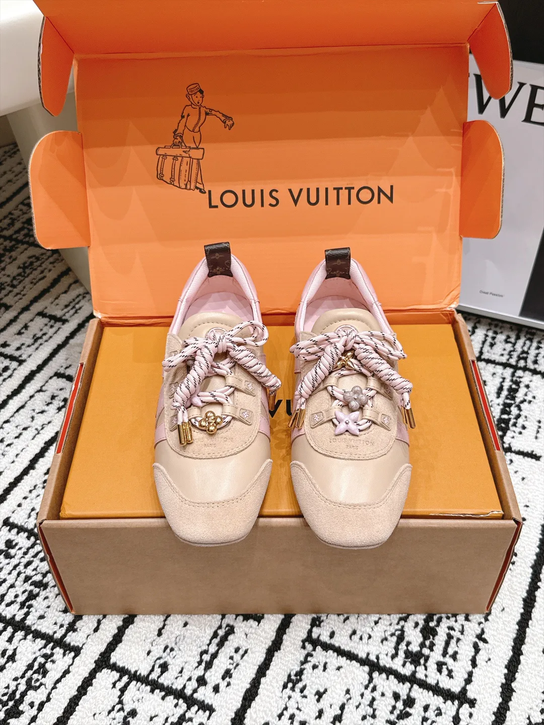 Кроссовки Женские Louis Vuitton 17978325
