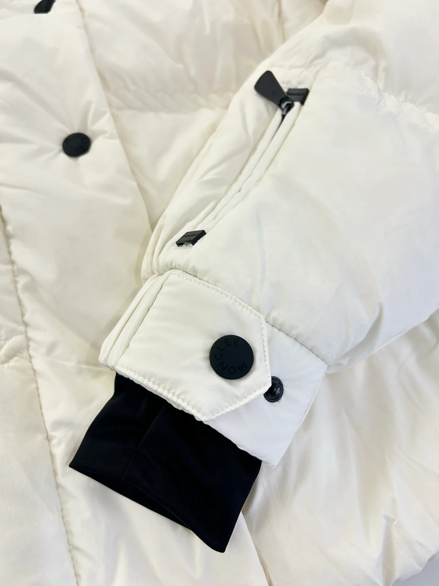 Куртки И Пуховики Мужские Moncler 18231501