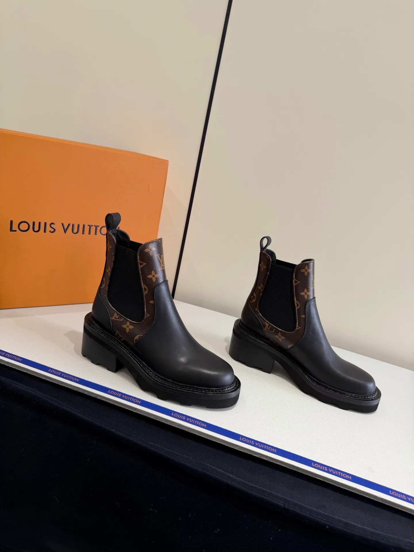 Ботинки Женские Louis Vuitton 19563708