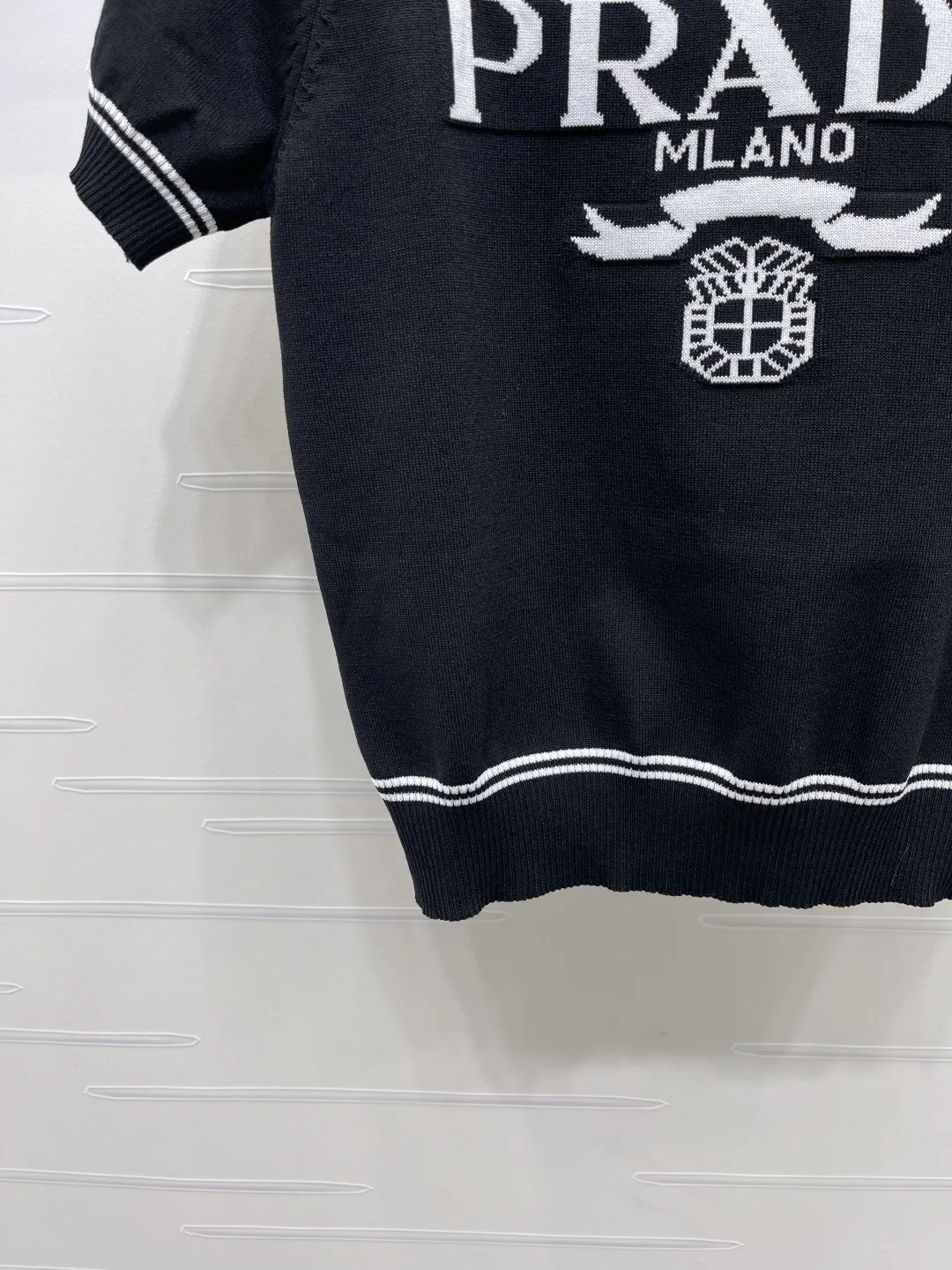 Футболки Женские Prada 17612756