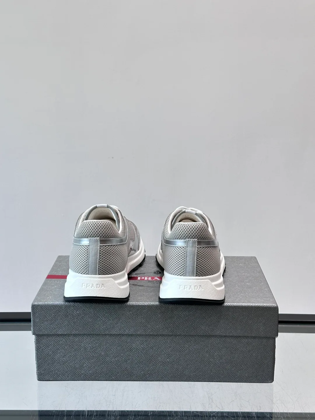 Кроссовки Женские Prada 17349410