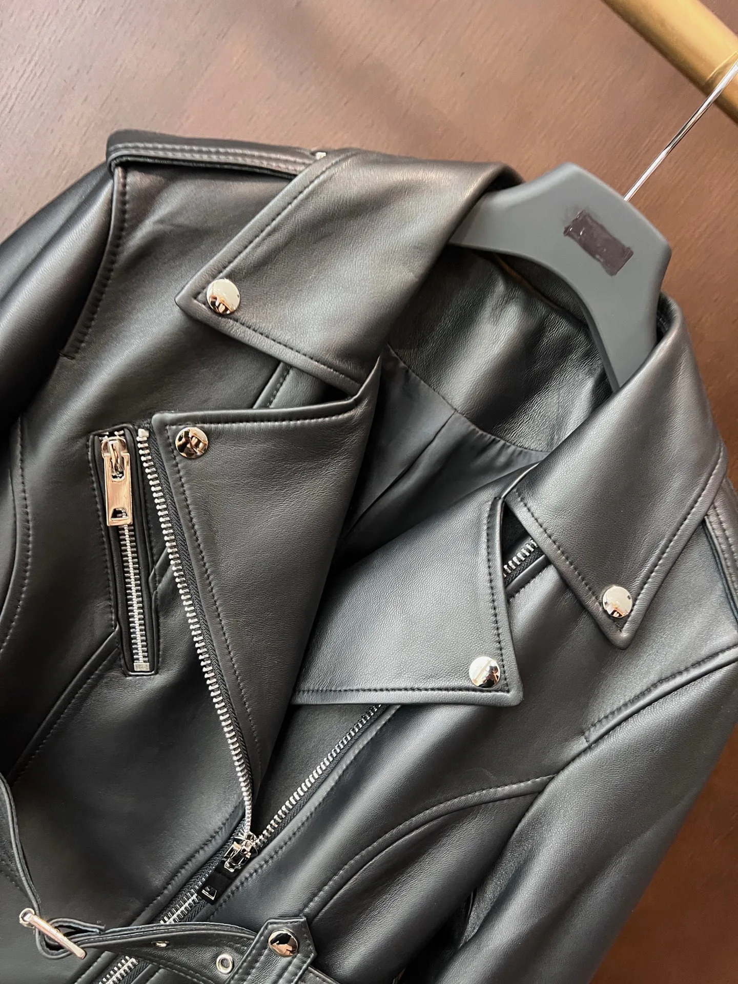 Кожаные Куртки И Дублёнки Женские Chanel 9101748