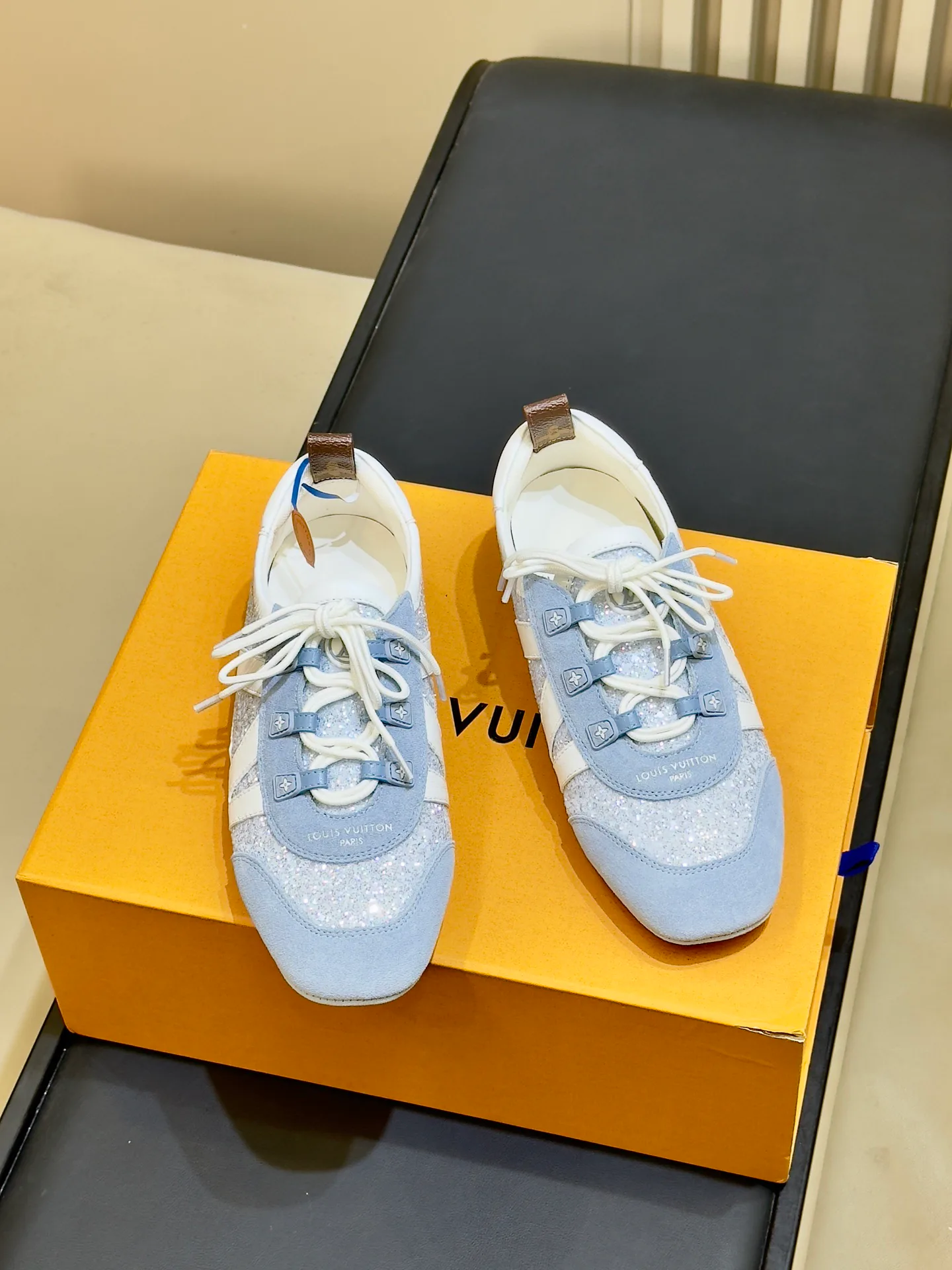 Кроссовки Женские Louis Vuitton 17480202