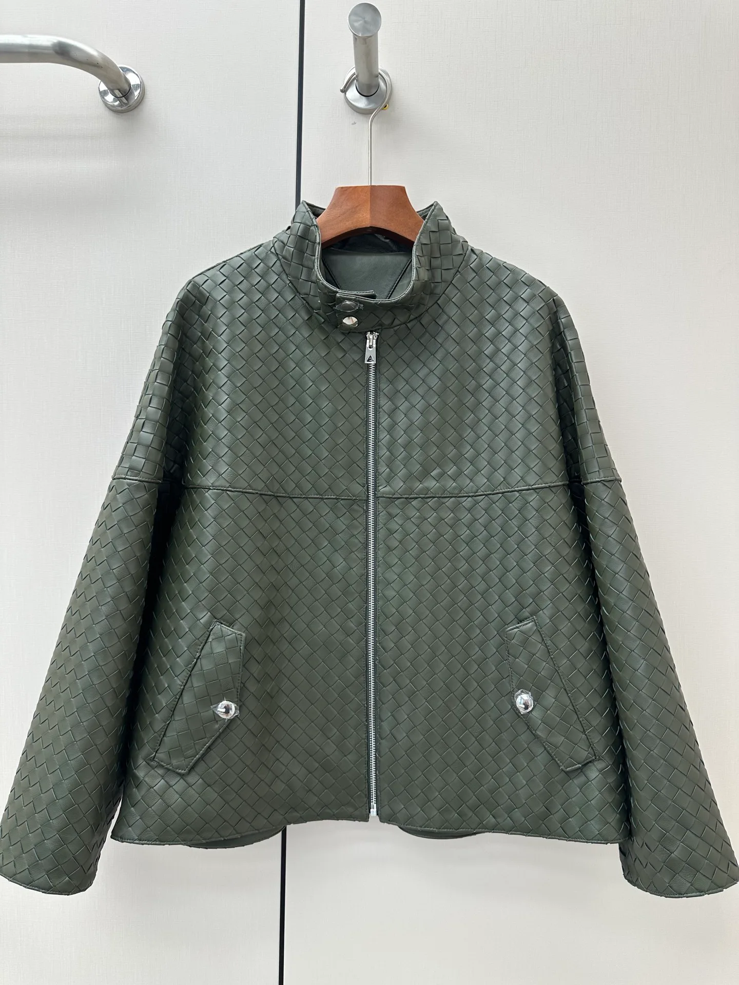Кожаные Куртки И Дублёнки Женские Bottega Veneta 18061230