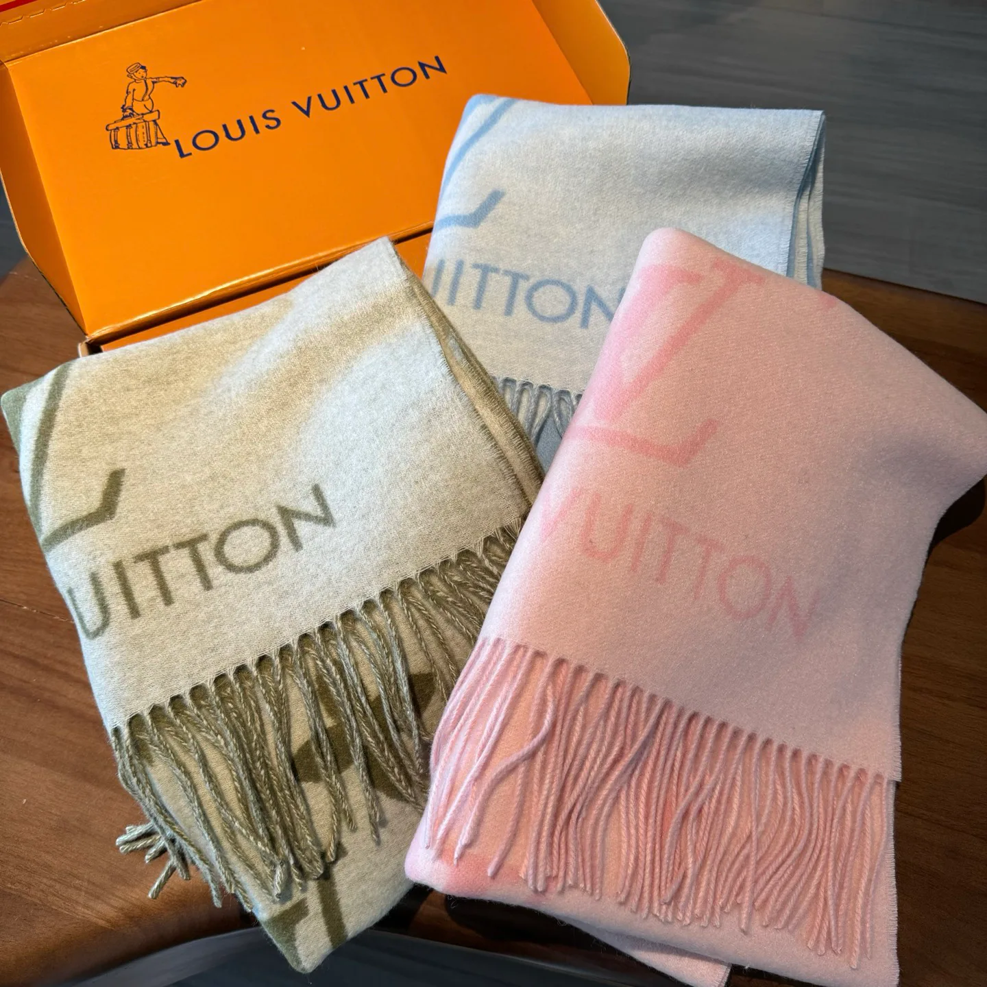 Шарфы Louis Vuitton 895138