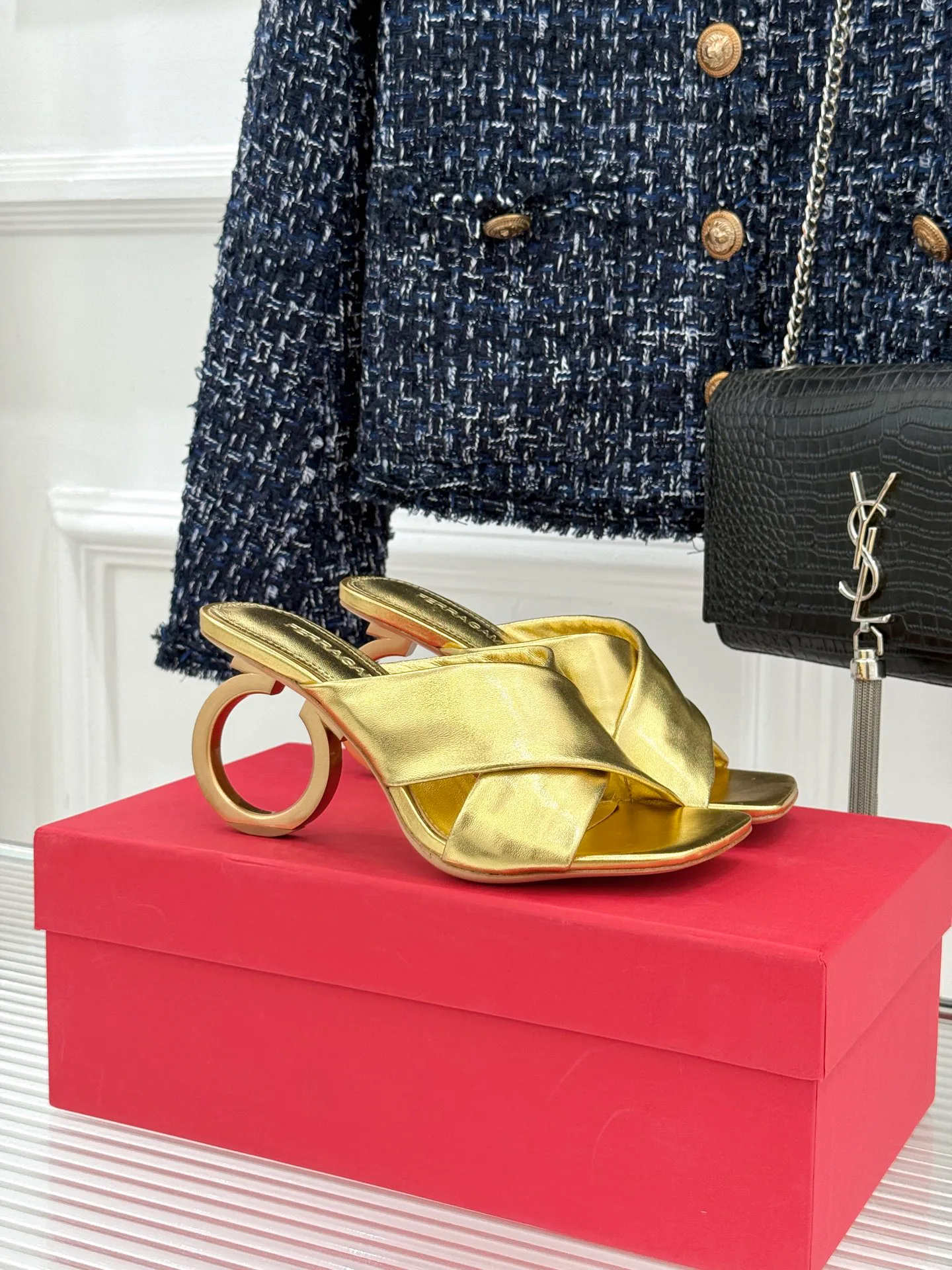 Сандалии Женские Salvatore Ferragamo 11203321