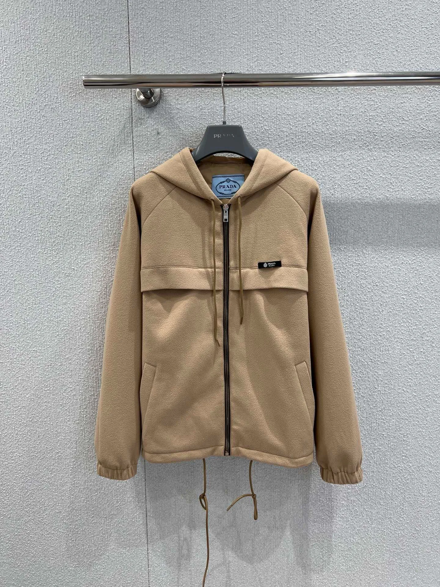 Куртки И Пуховики Женские Prada 18141085
