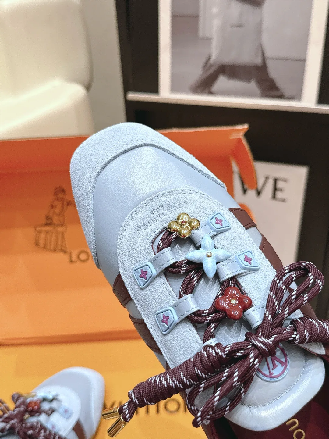 Кроссовки Женские Louis Vuitton 17978321