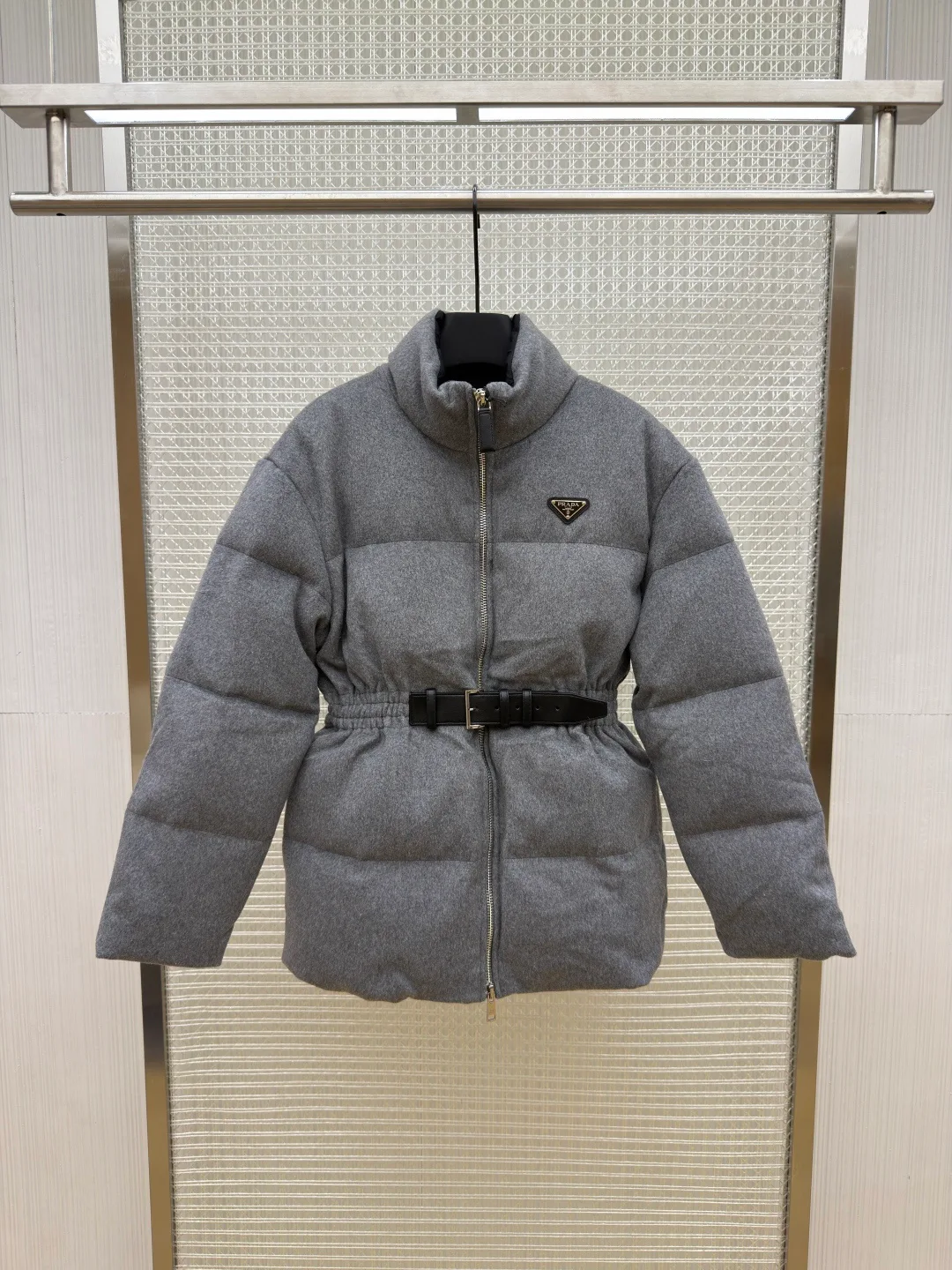Куртки И Пуховики Женские Prada 18612864