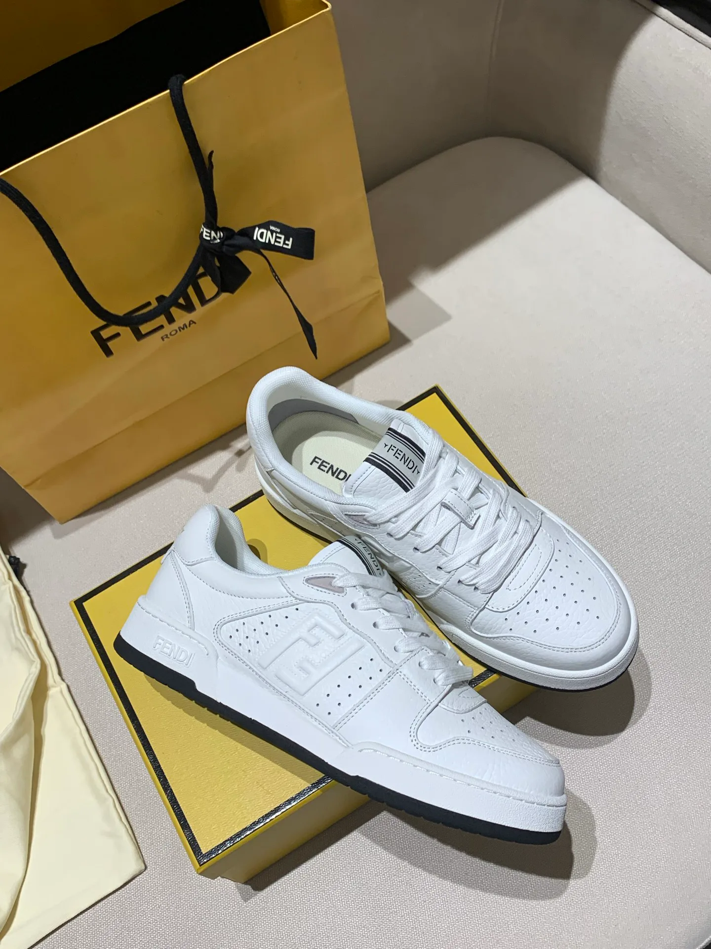 Кроссовки Женские Fendi 18228115