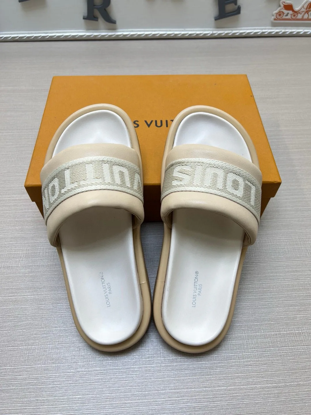 Шлепанцы Женские Louis Vuitton 9801524