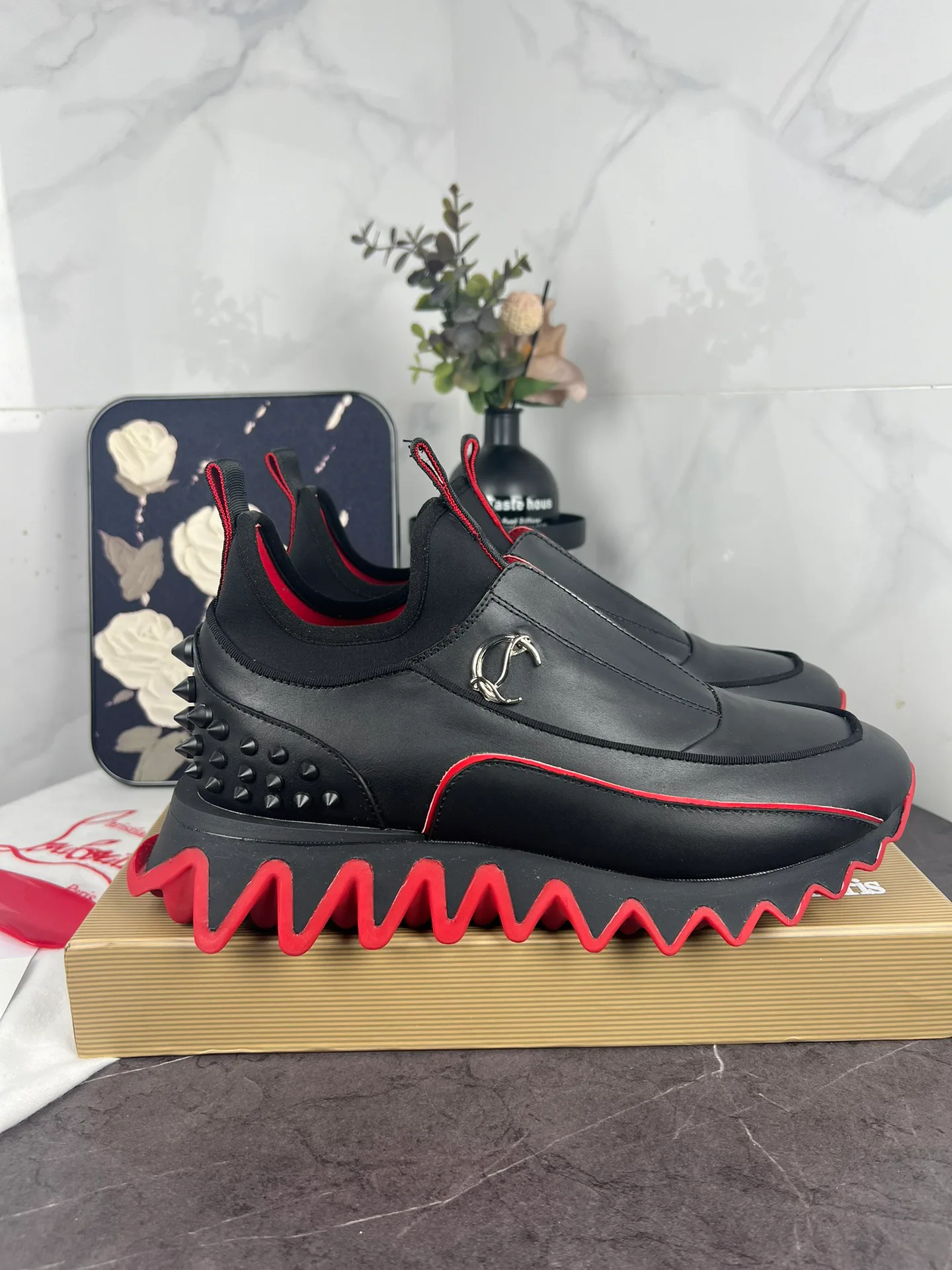 Кроссовки Женские Christian Louboutin 11072105