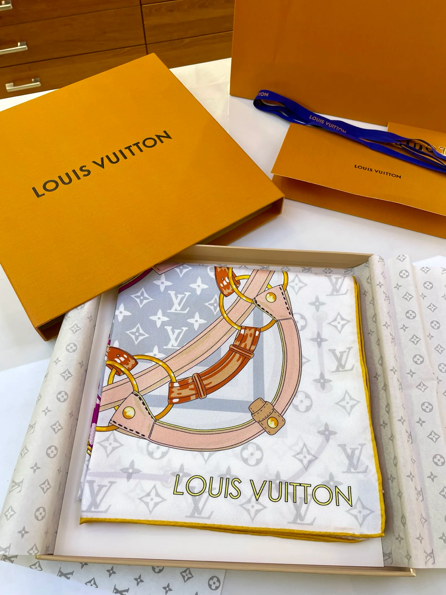 Платки Louis Vuitton 1981404