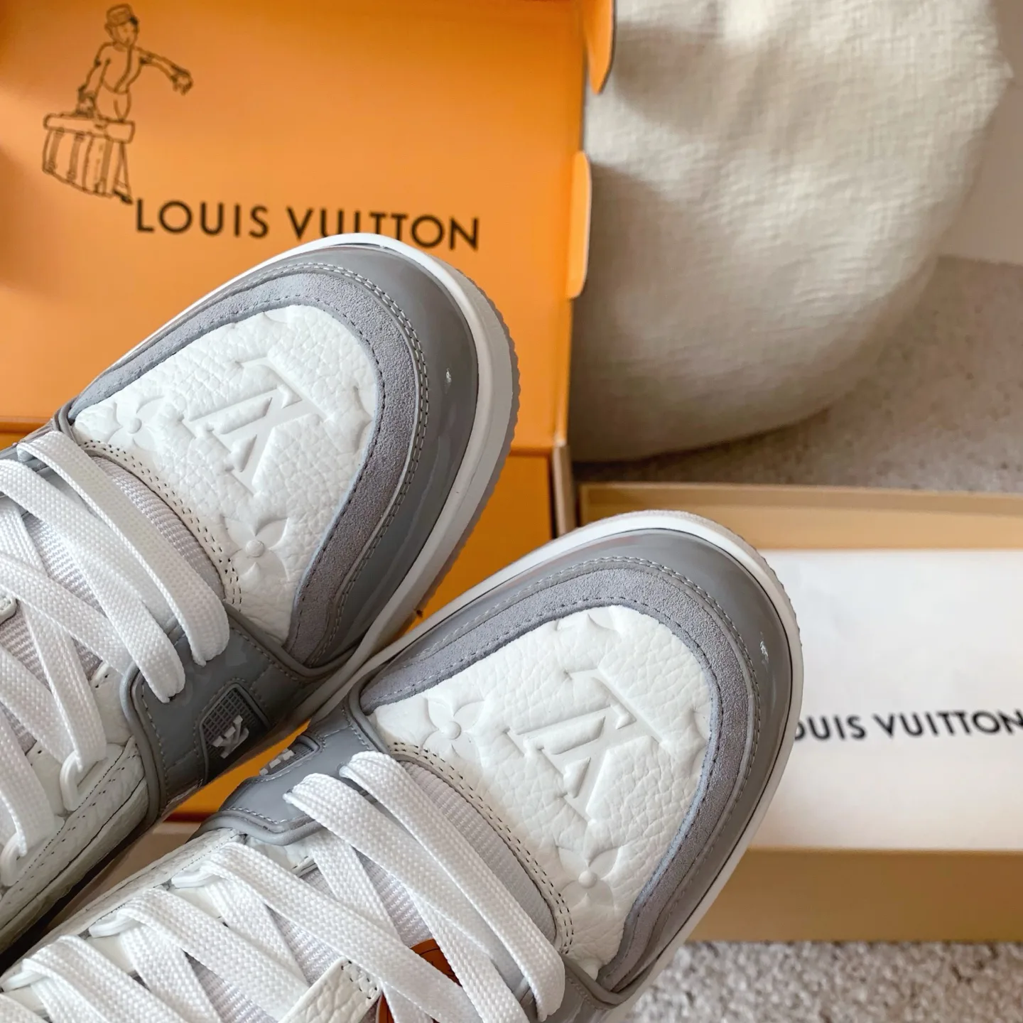 Кроссовки Женские Louis Vuitton 18375819