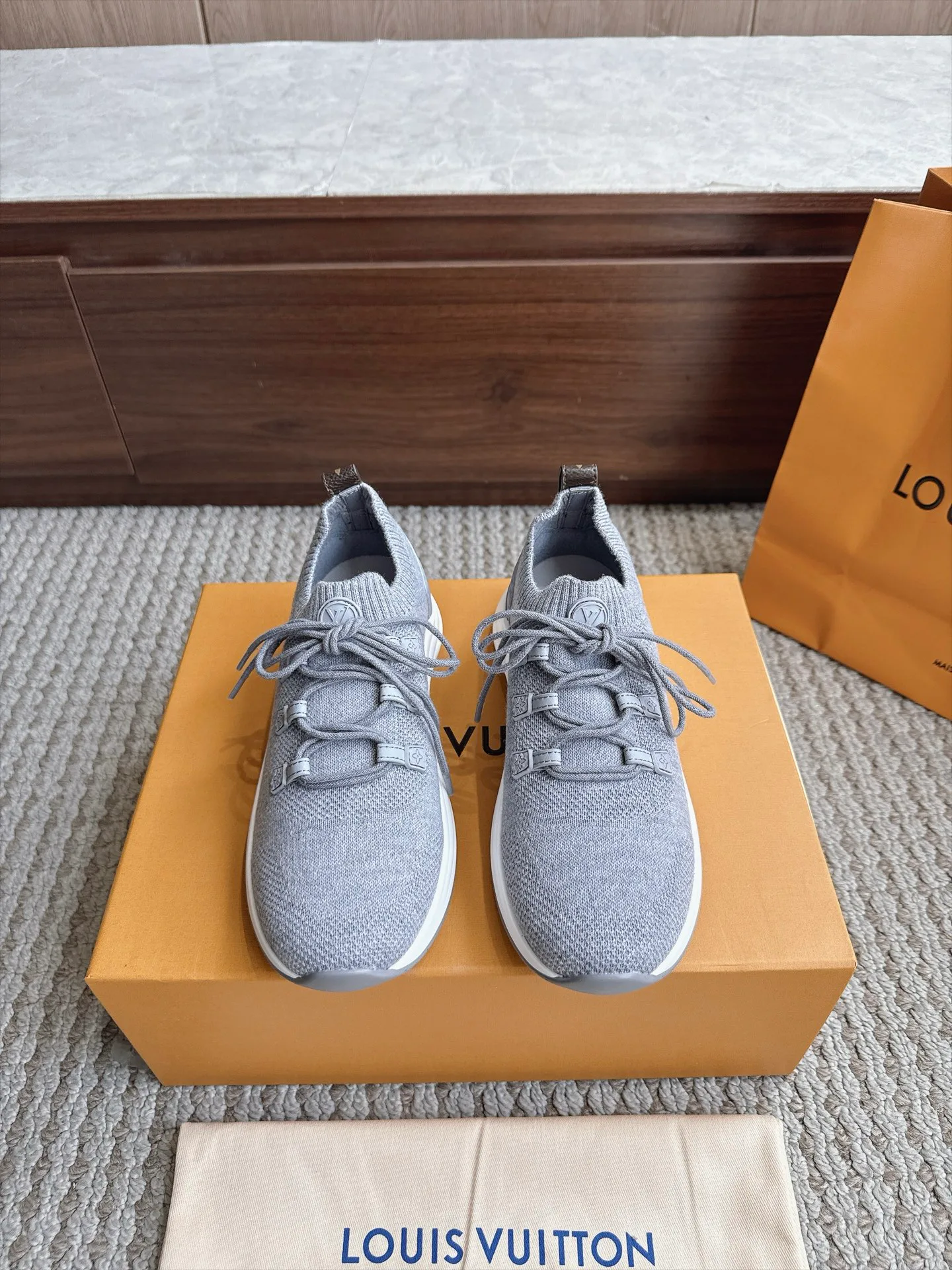 Кроссовки Мужские Louis Vuitton 18333247