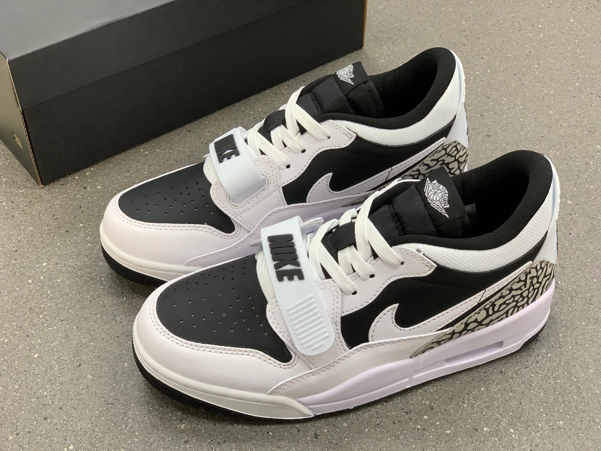 Кроссовки Женские Air Jordan 839905