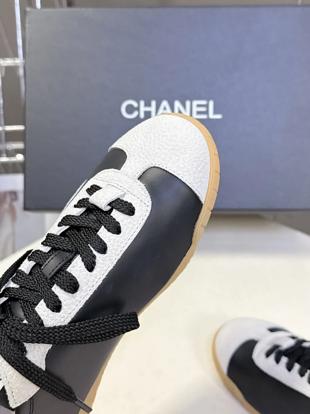 Кроссовки Женские Chanel 18703402