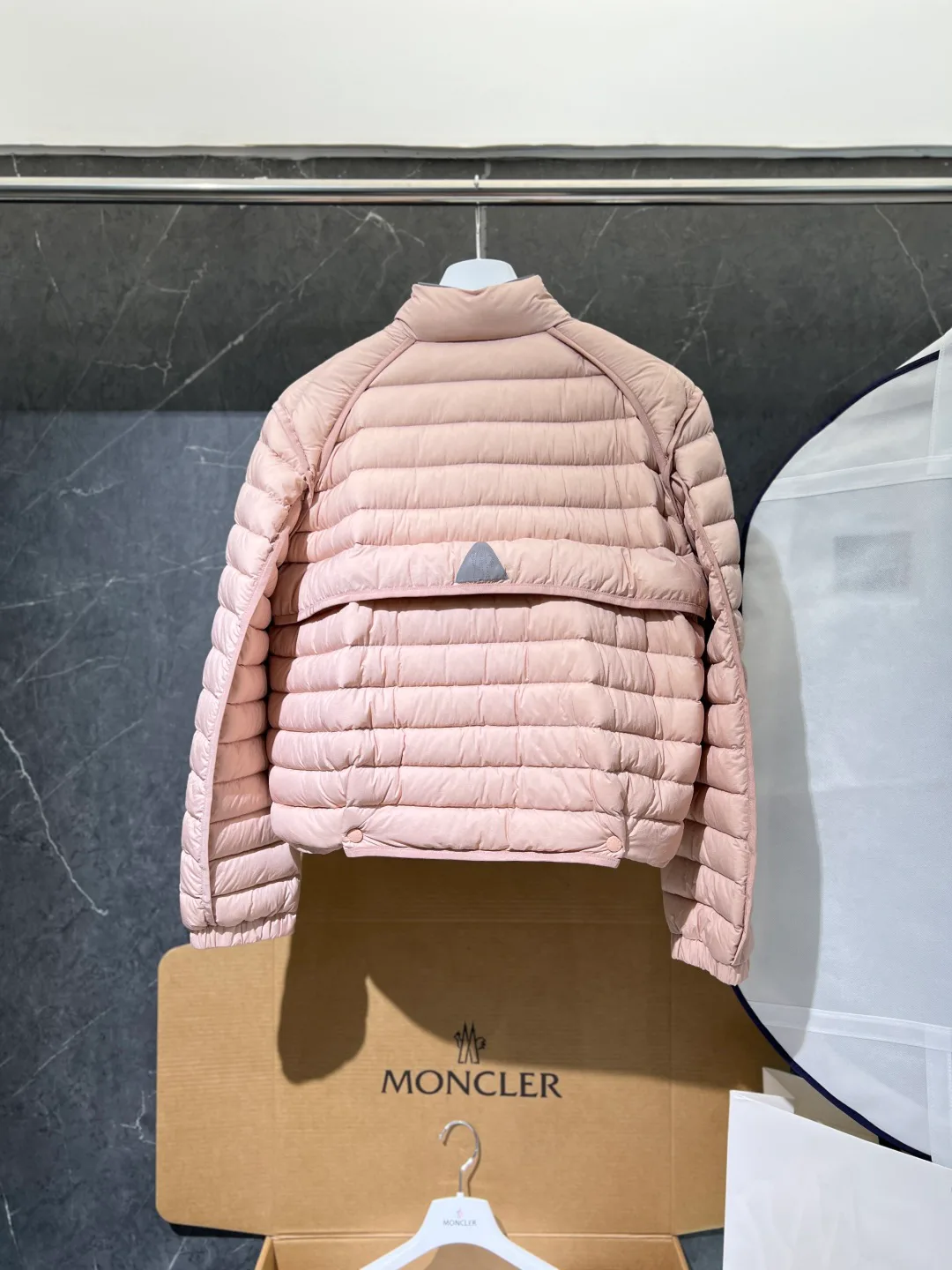 Куртки И Пуховики Женские Moncler 19725232