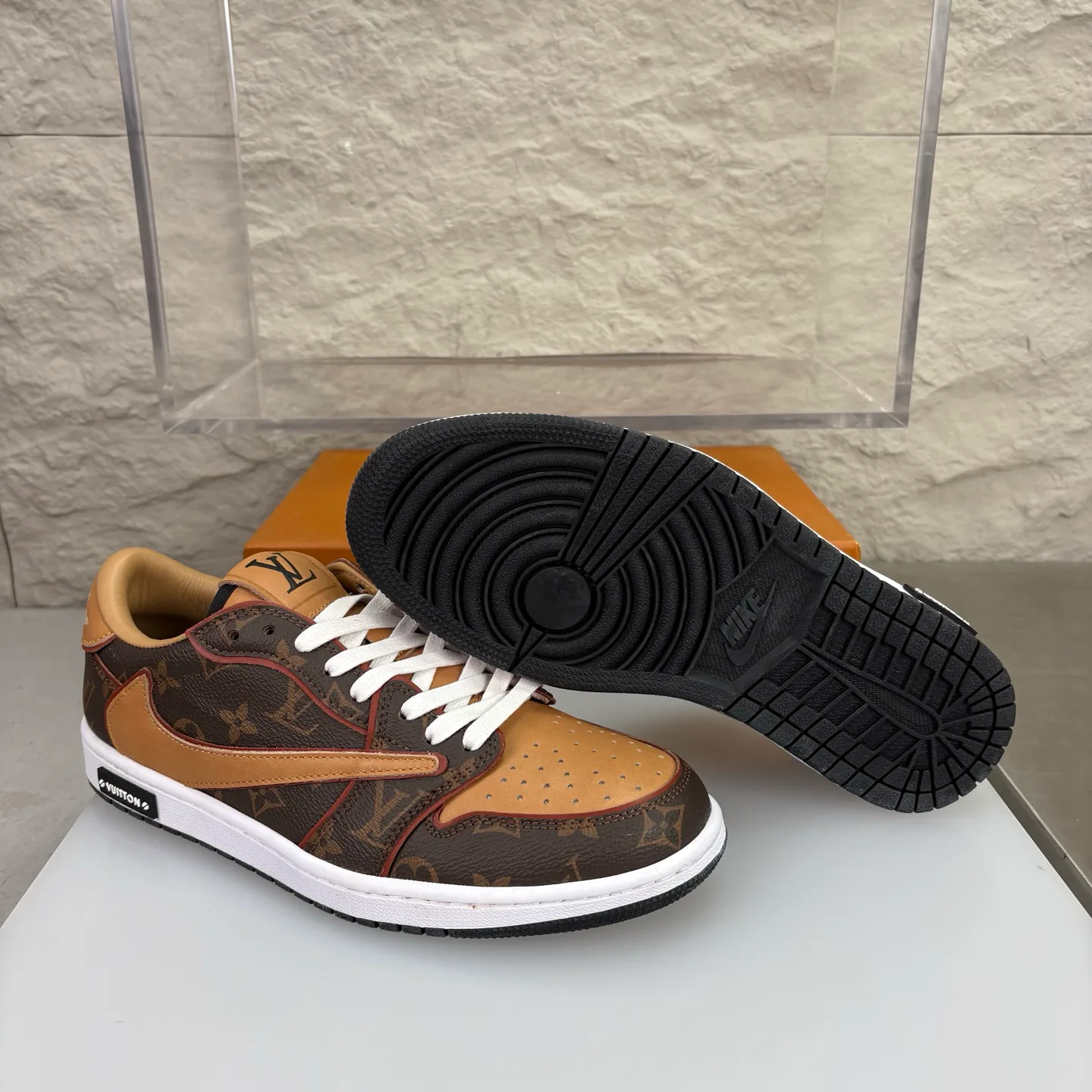 Кроссовки Женские Louis Vuitton 18351608
